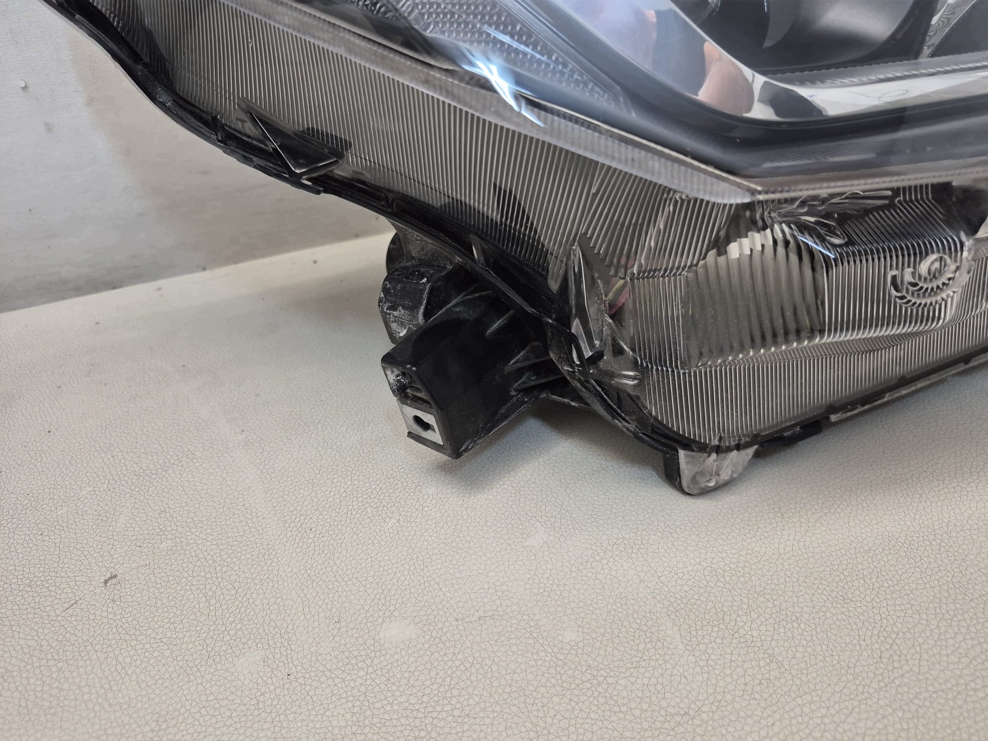 TOYOTA RAV4 IV LIFT 15- light right front front FULL LED 81145-42680