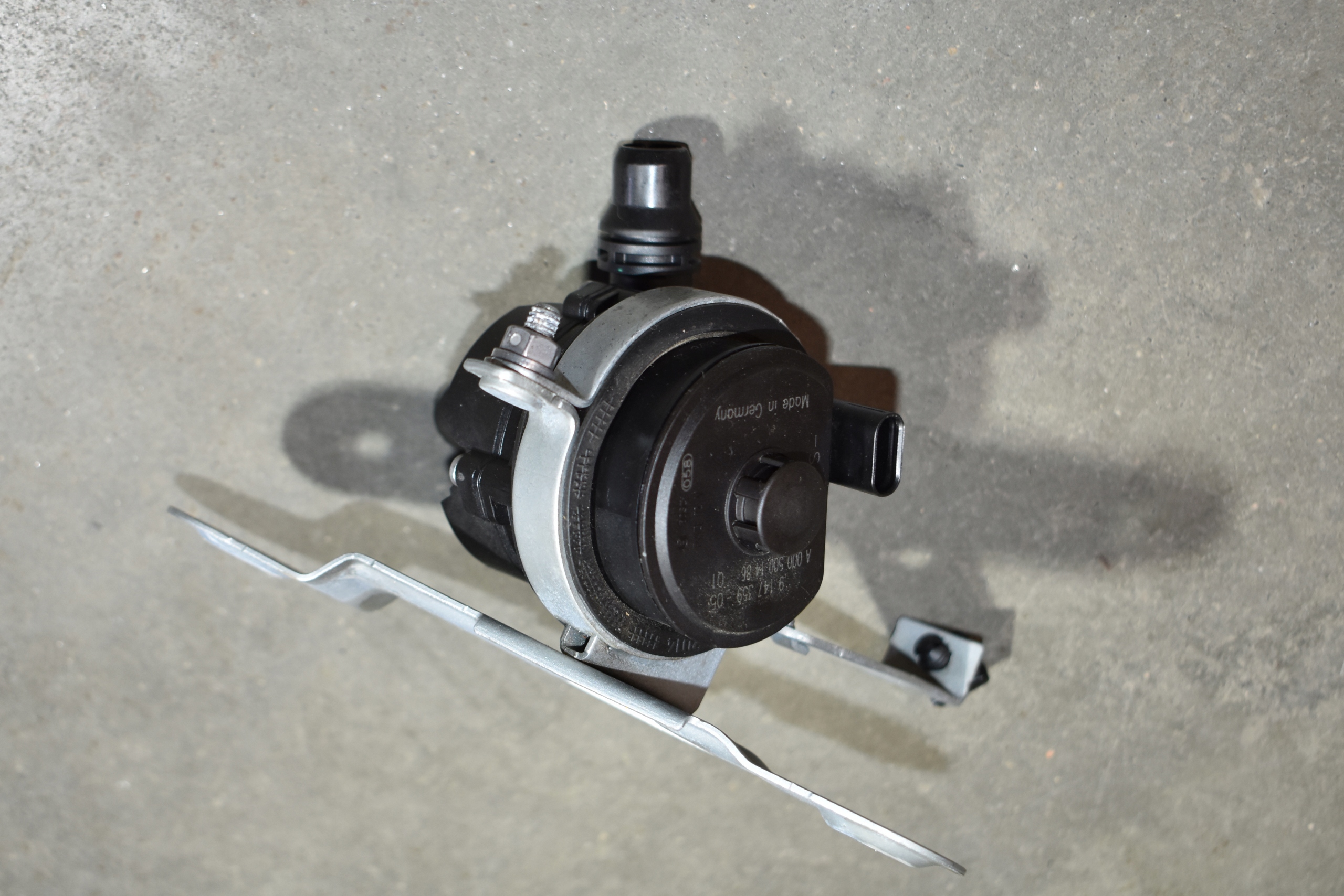 IDEALNA supplementary water pump BMW 1