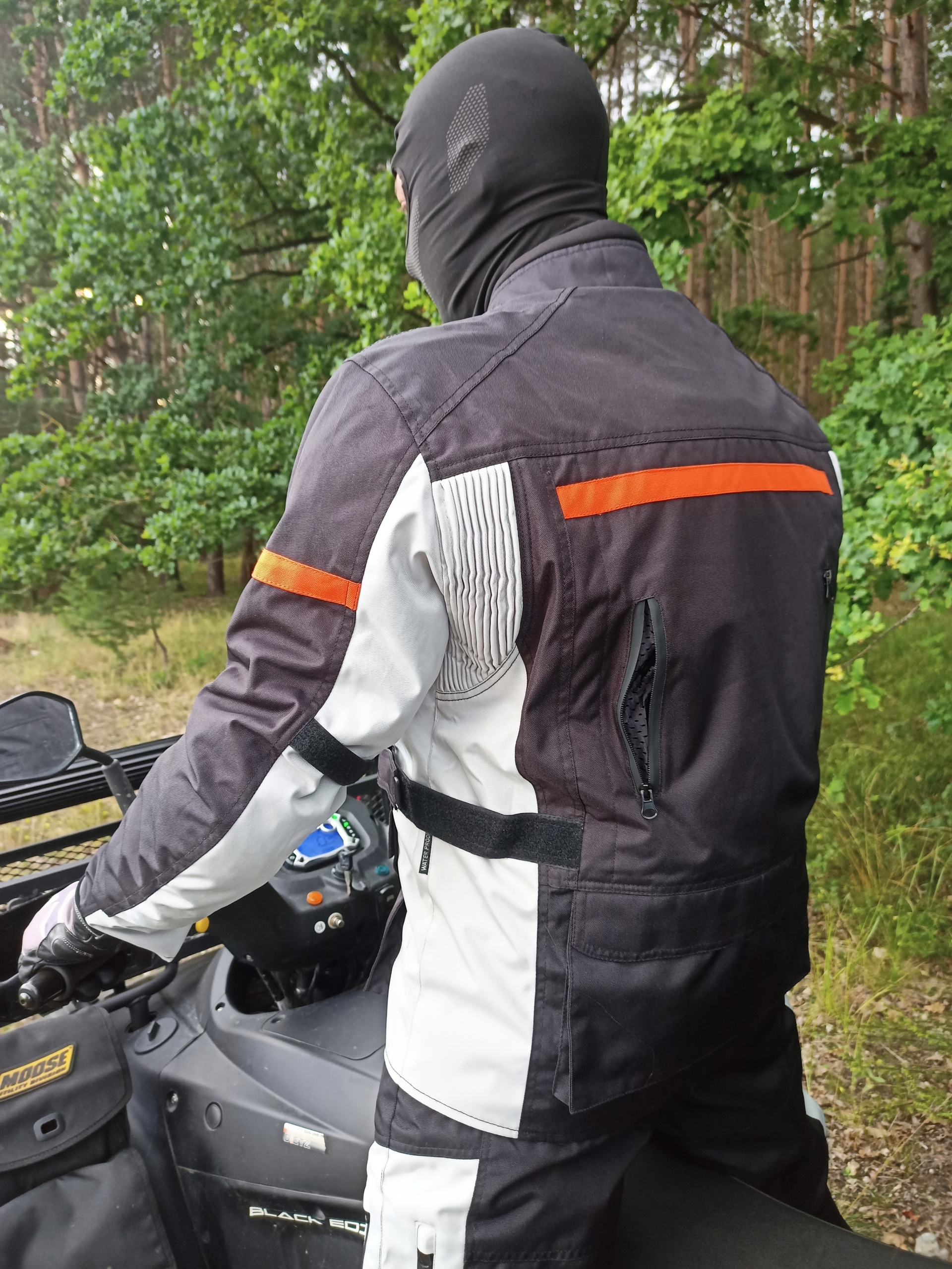 Čierna nová motocyklová kombinéza! Oranžové pruhy! Unikátny dizajn 3XL