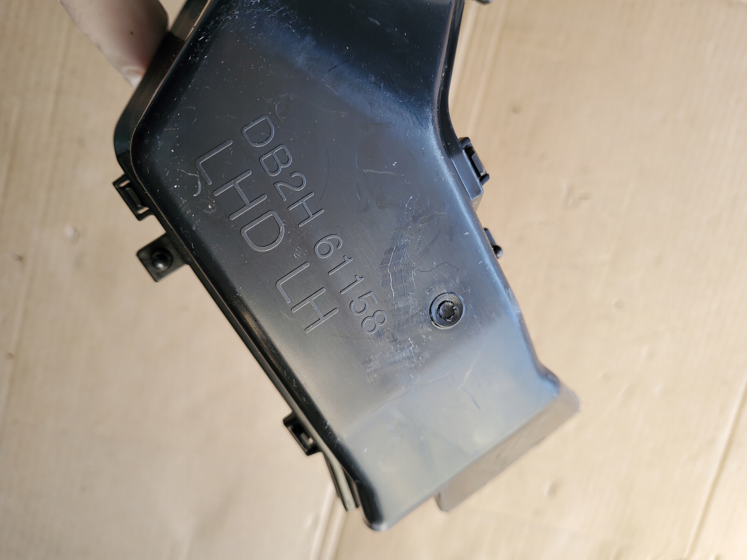 drain air intake left MAZDA CX-3 DB2H61158 OE