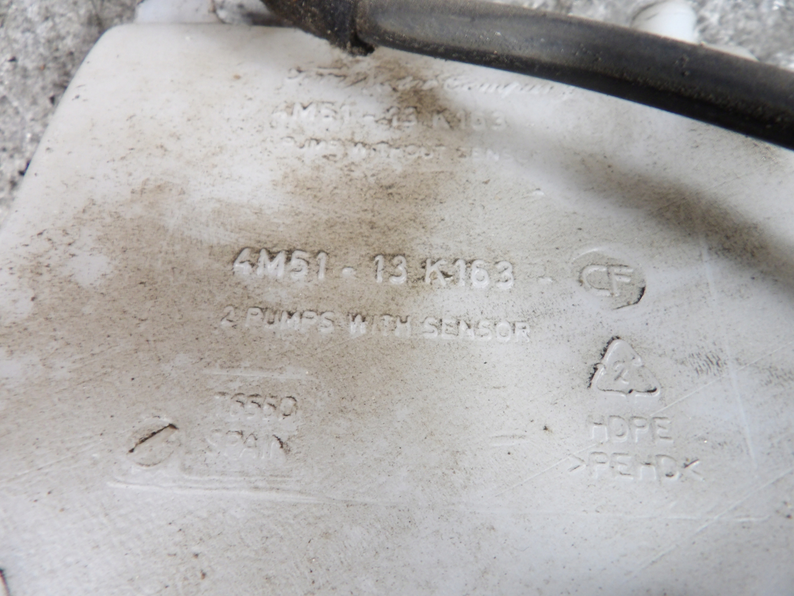 Ford Focus MK2 Behälter Spritzdüse 1,6B 4M51-13K163