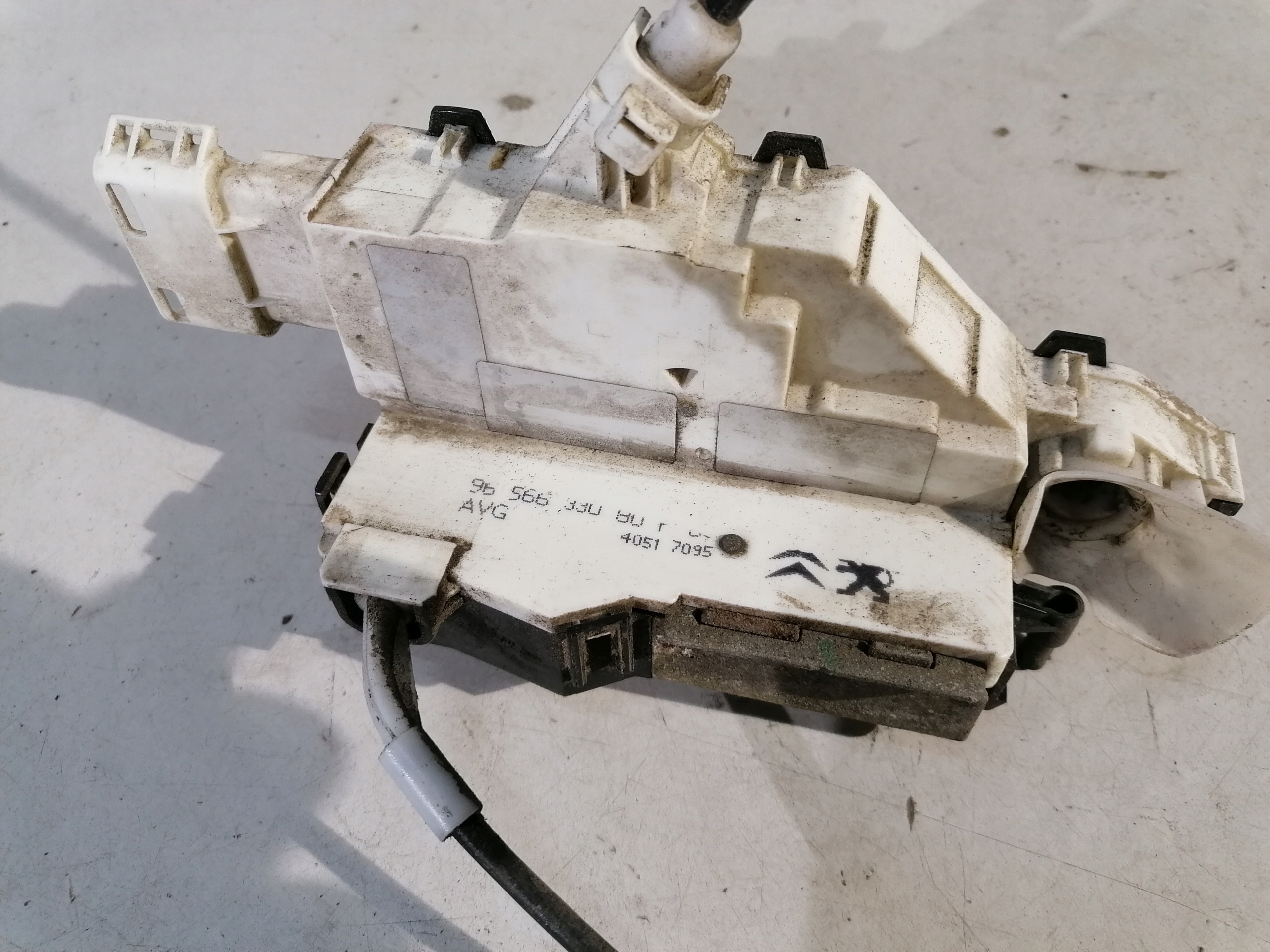 Peugeot 407 lock left front 6 PIN