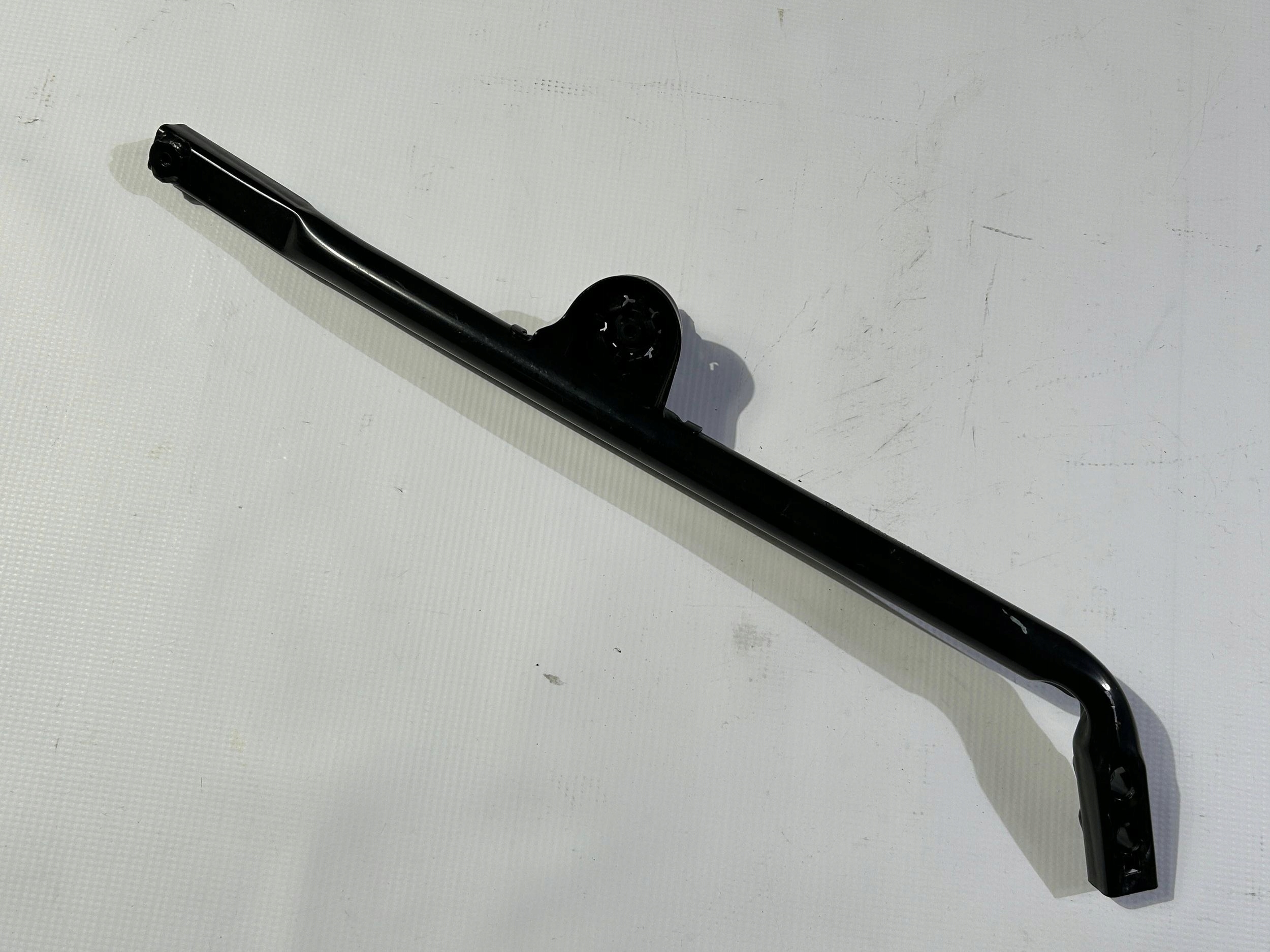 sider pillar console supports of the front left Chrysler Pacifica 2021