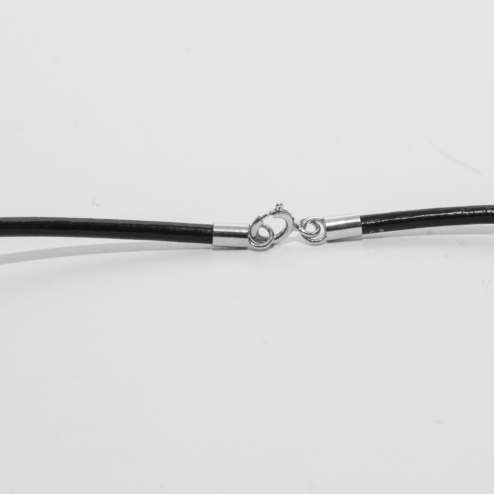 Rzemyk ze srebrnym zapięciem rzemień 2 mm 55 cm Marka Inna marka