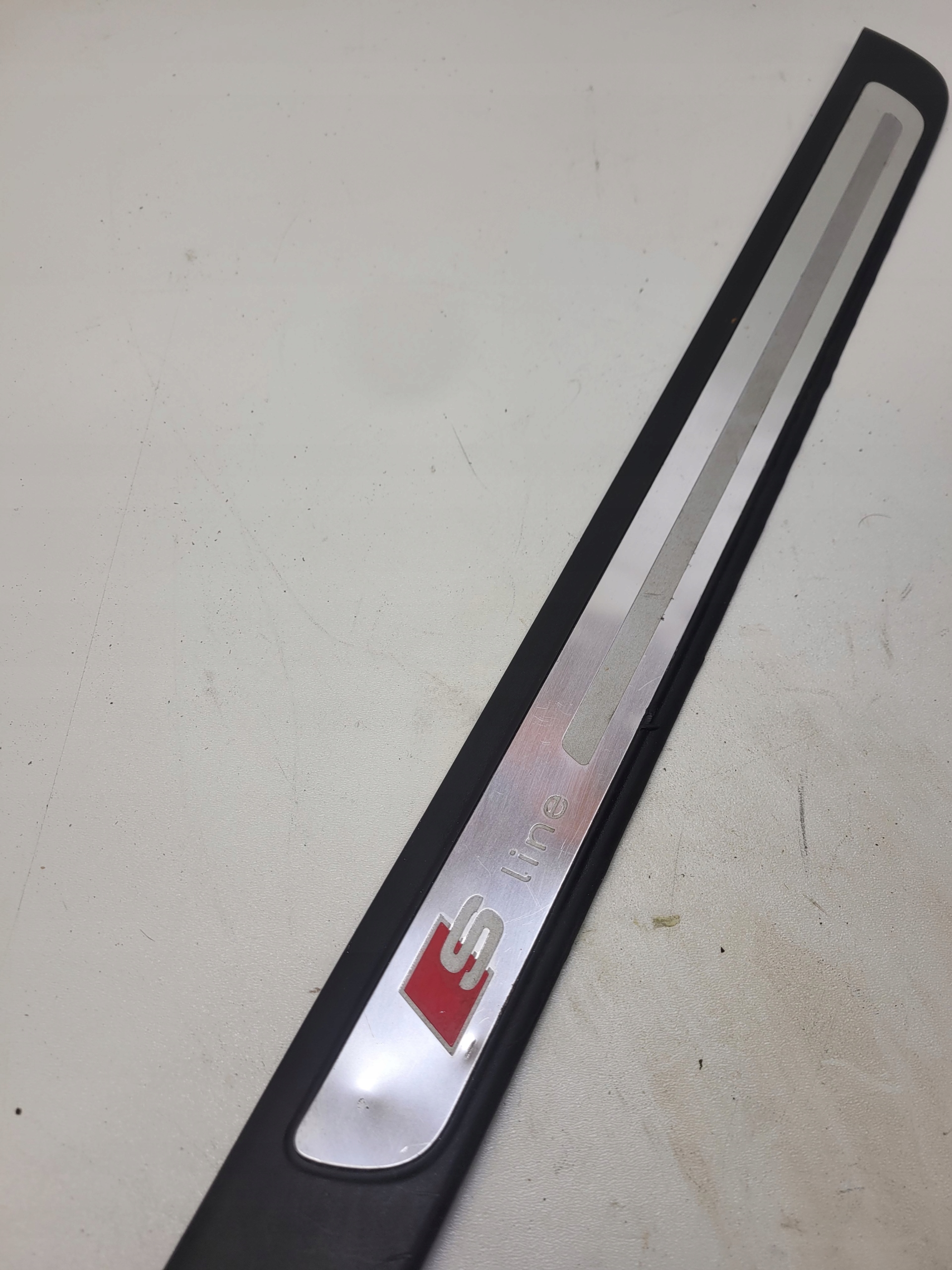 moulding threshold right front AUDI A4 B8 8K0853374B