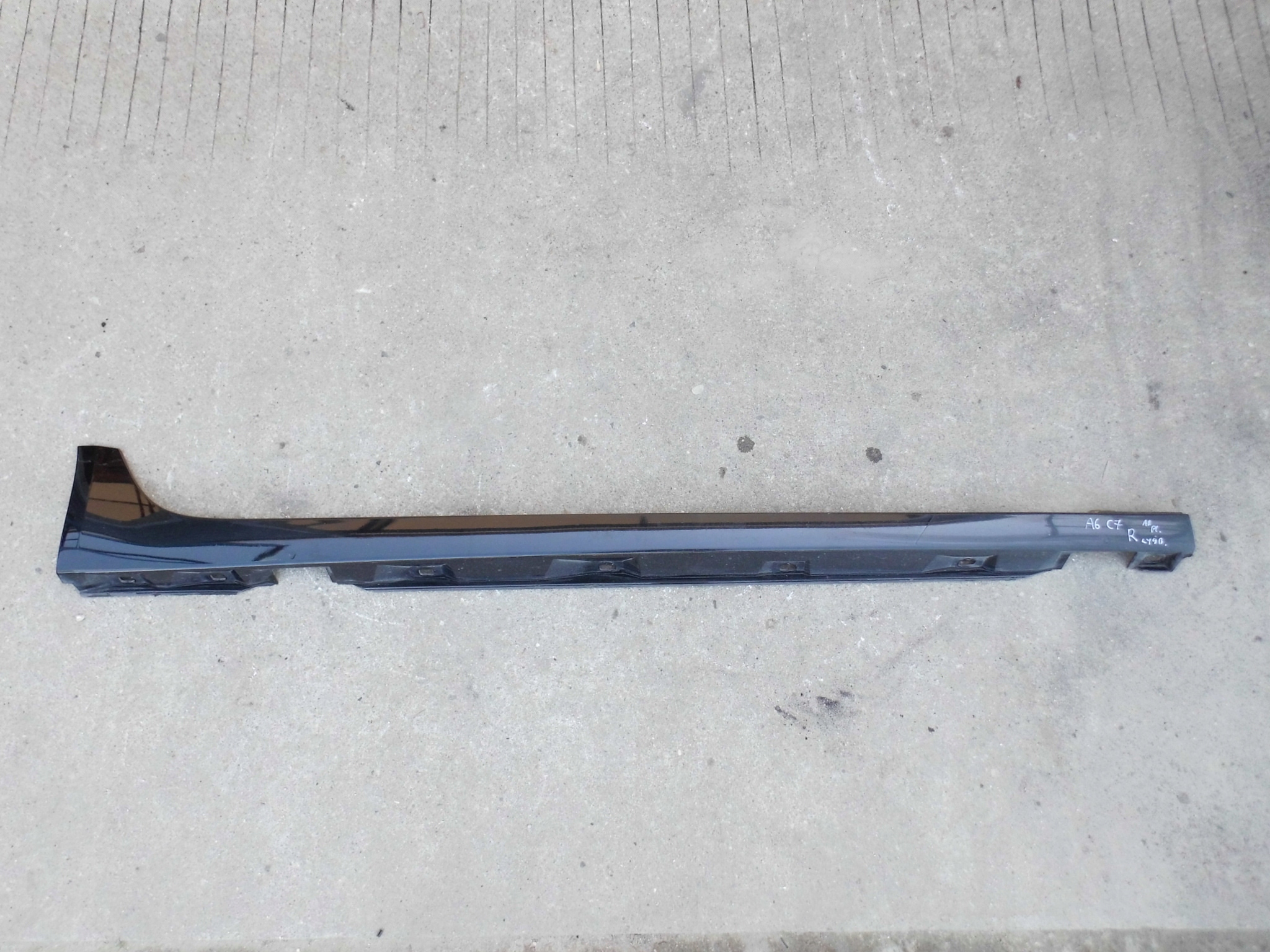 НАКЛАДКА ПОРОГА ЗАЩИТА PROGOWAg0853860d AUDI A6 C7 ПРАВА Ly9b ОРИГИНАЛ