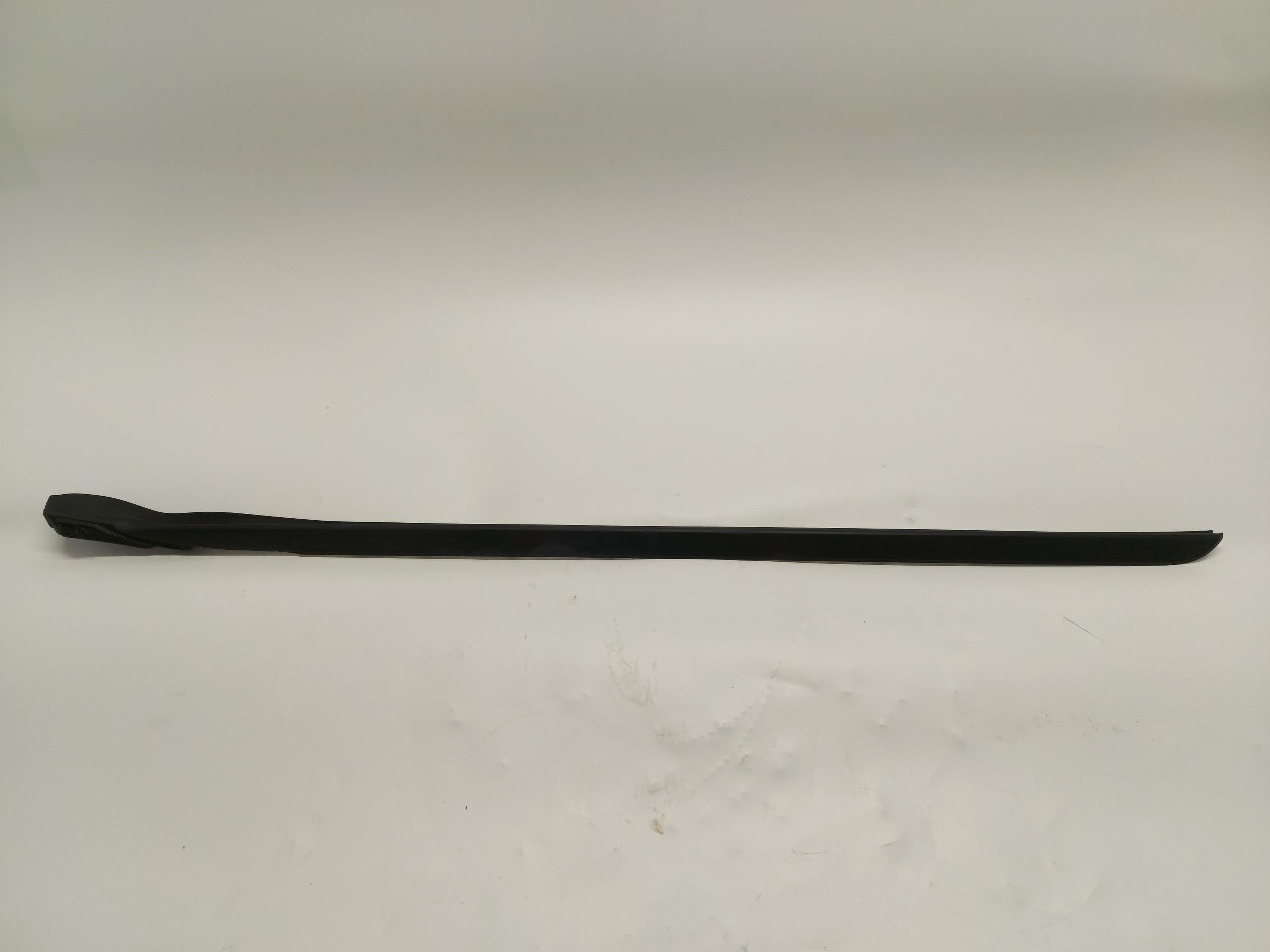 BMW U06 200i moulding windows czolowej left BMWU06Lis