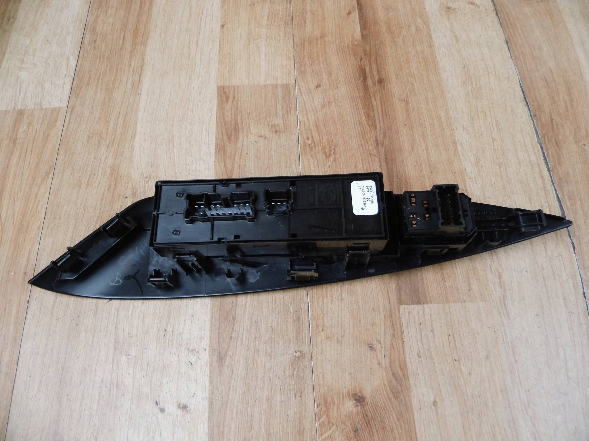Nissan Leaf II ZE1 2017+ panel window control switch left front front