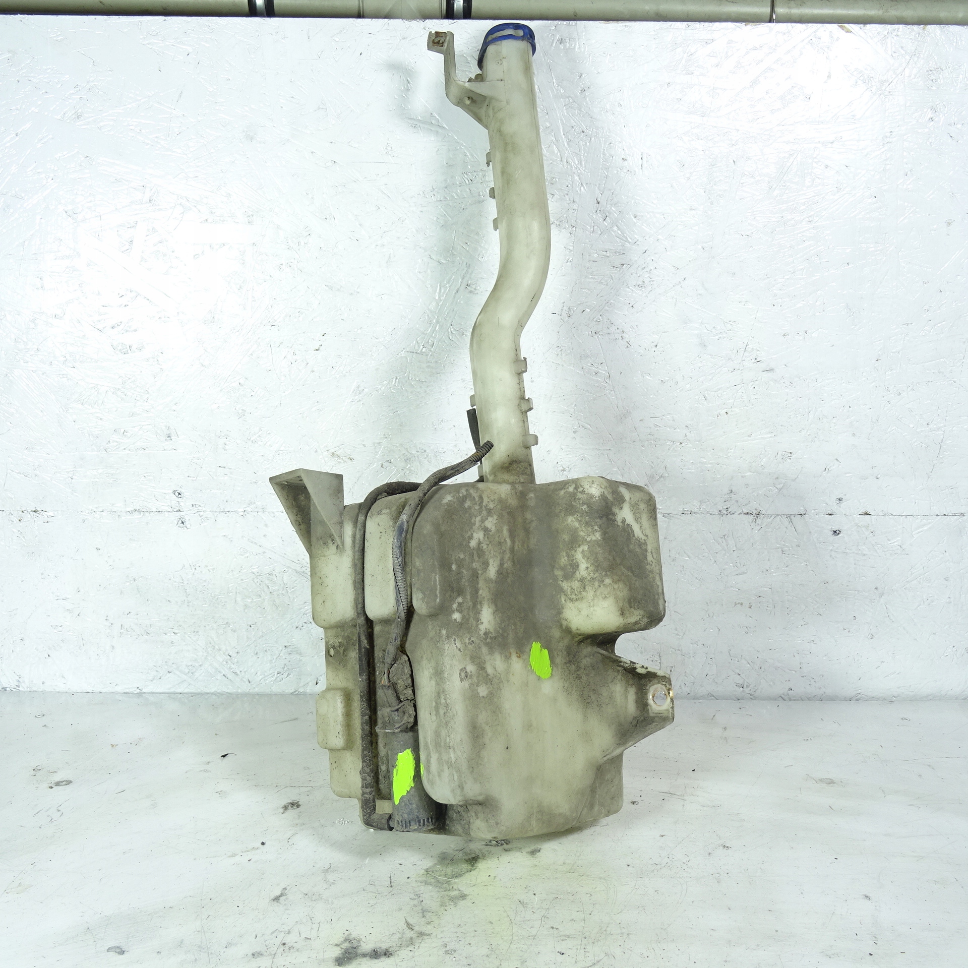 FORD TRANSIT VI LIFT Behälter Spritzdüse