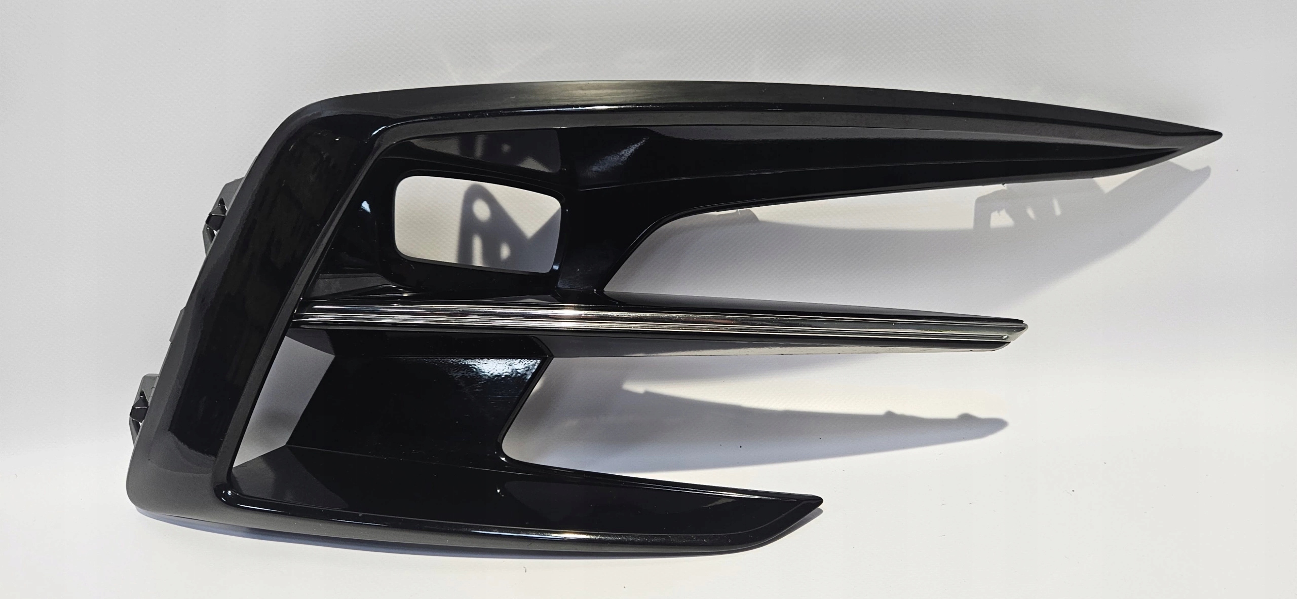 grid of a bumper right RENAULT MEGANE IV LIFT