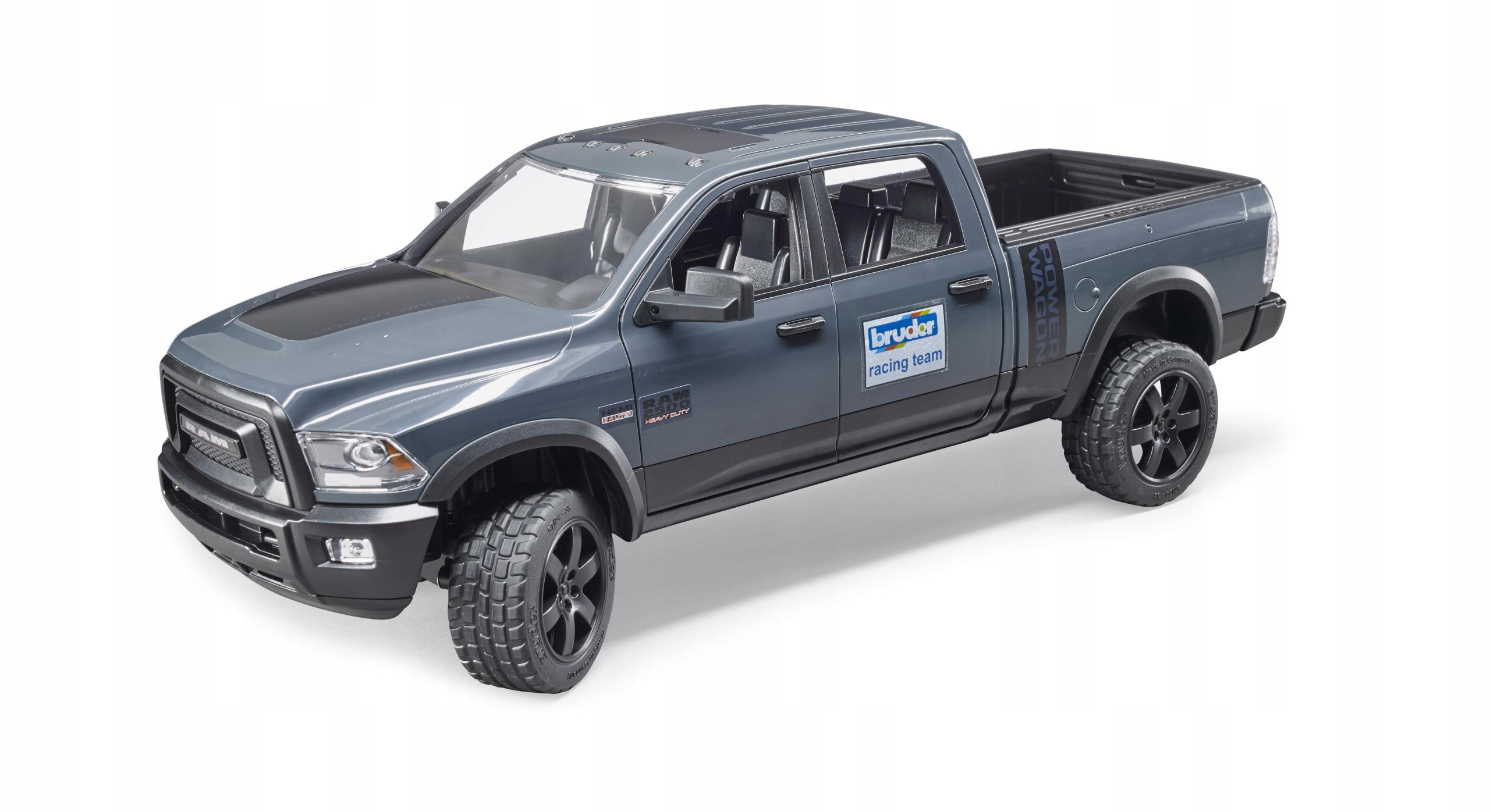 Bruder 02504 Dodge RAM z lawetą i autem Roadster Skala inna