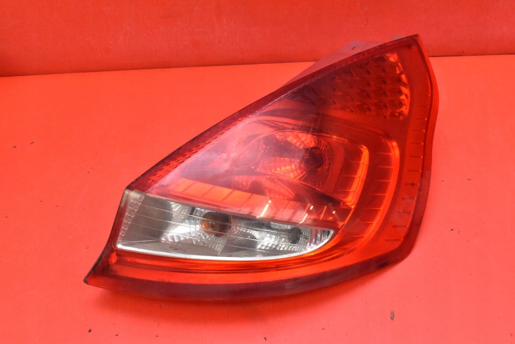 фонарь правый 8A61-13404-A FORD Fiesta MK7 3D HB 06-10