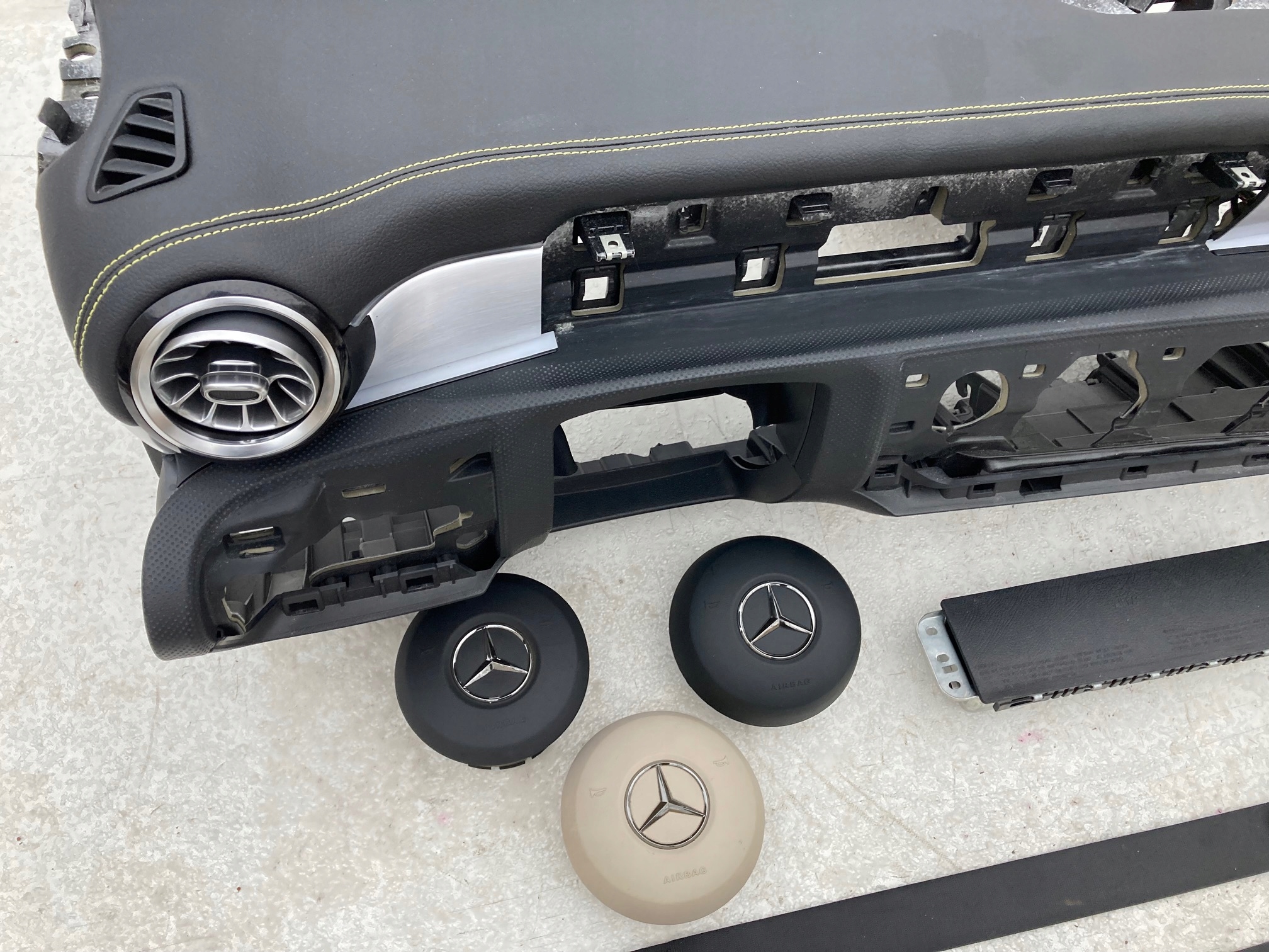 MERCEDES W118 CLA торпеда консоль