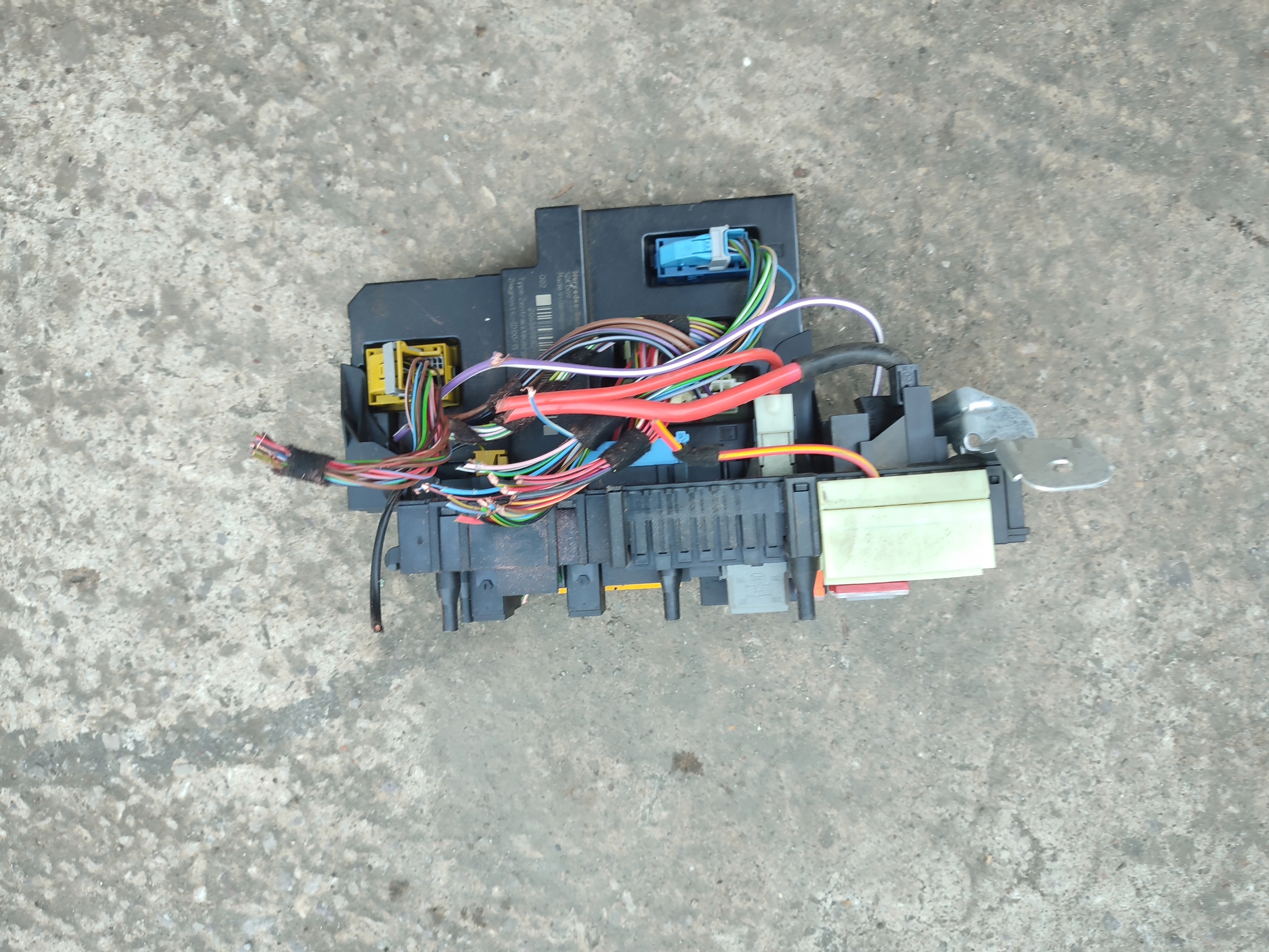 module control unit sam Mercedes-Benz W204 2045456832 2044423600 2045458801