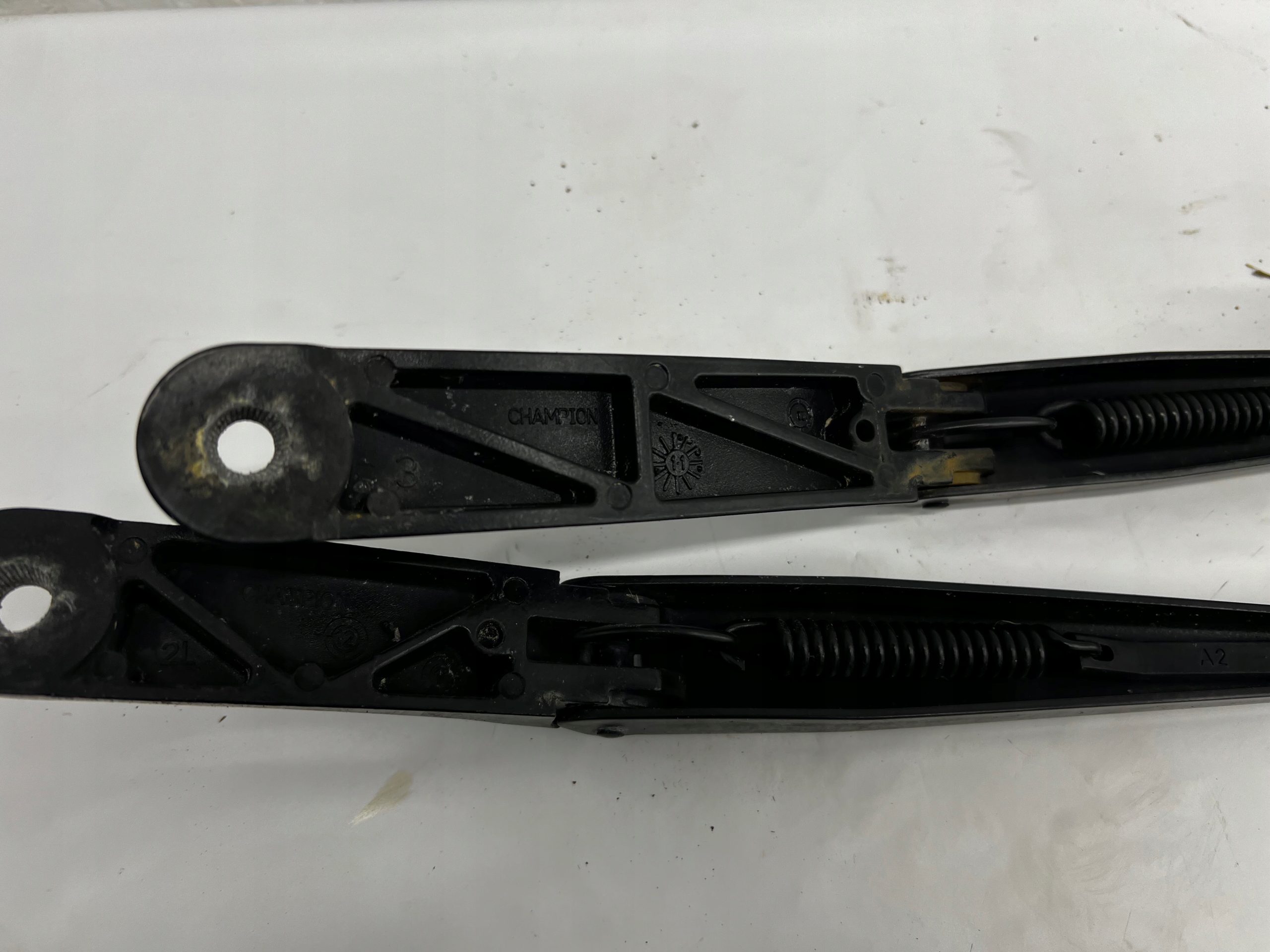 wiper arms left right KOMPLET VW PASSAT B7 3C1955409C 3C1955410B