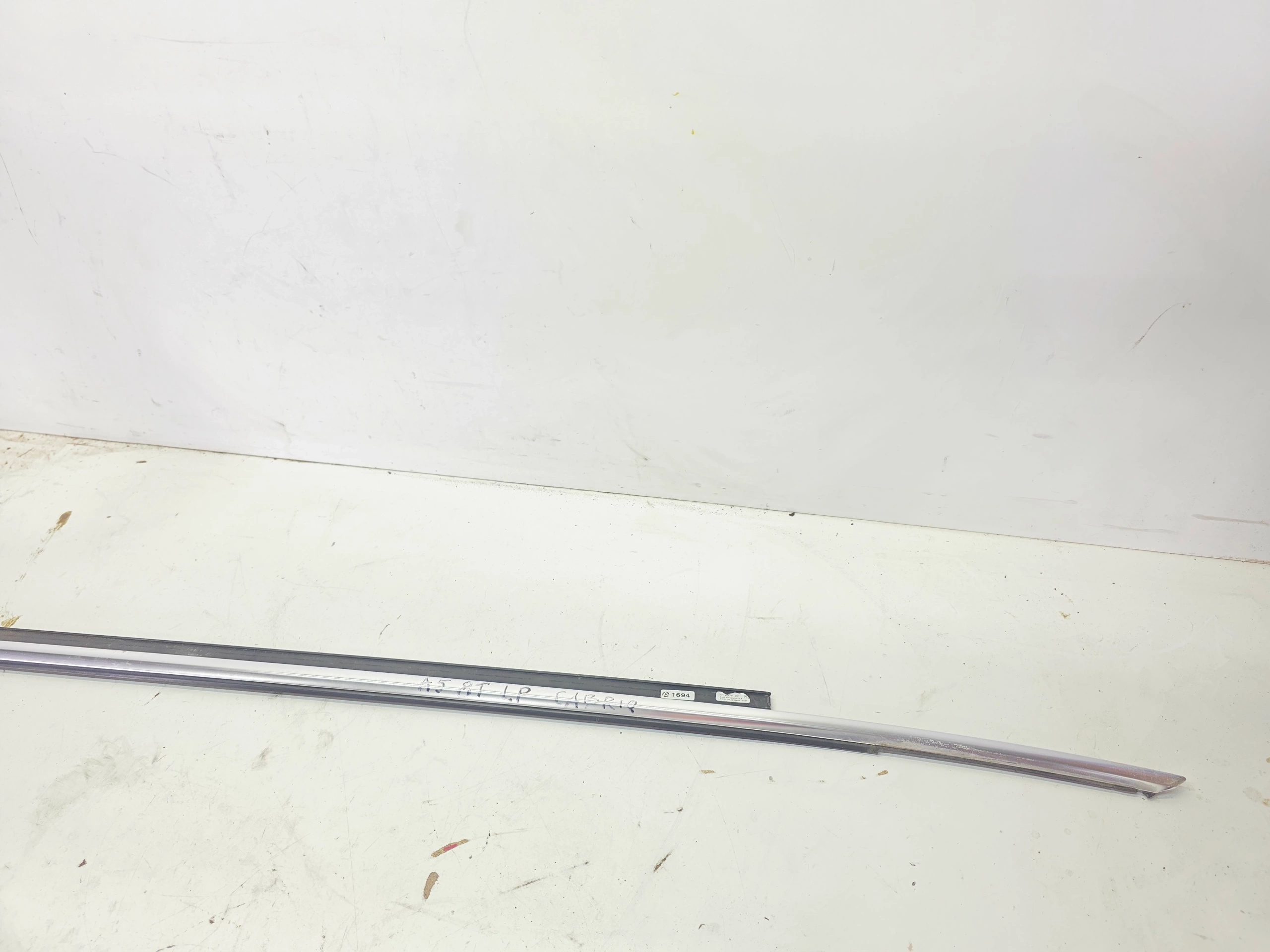 moulding CHROM door left front AUDI A5 8F CABRIO 8F0853283