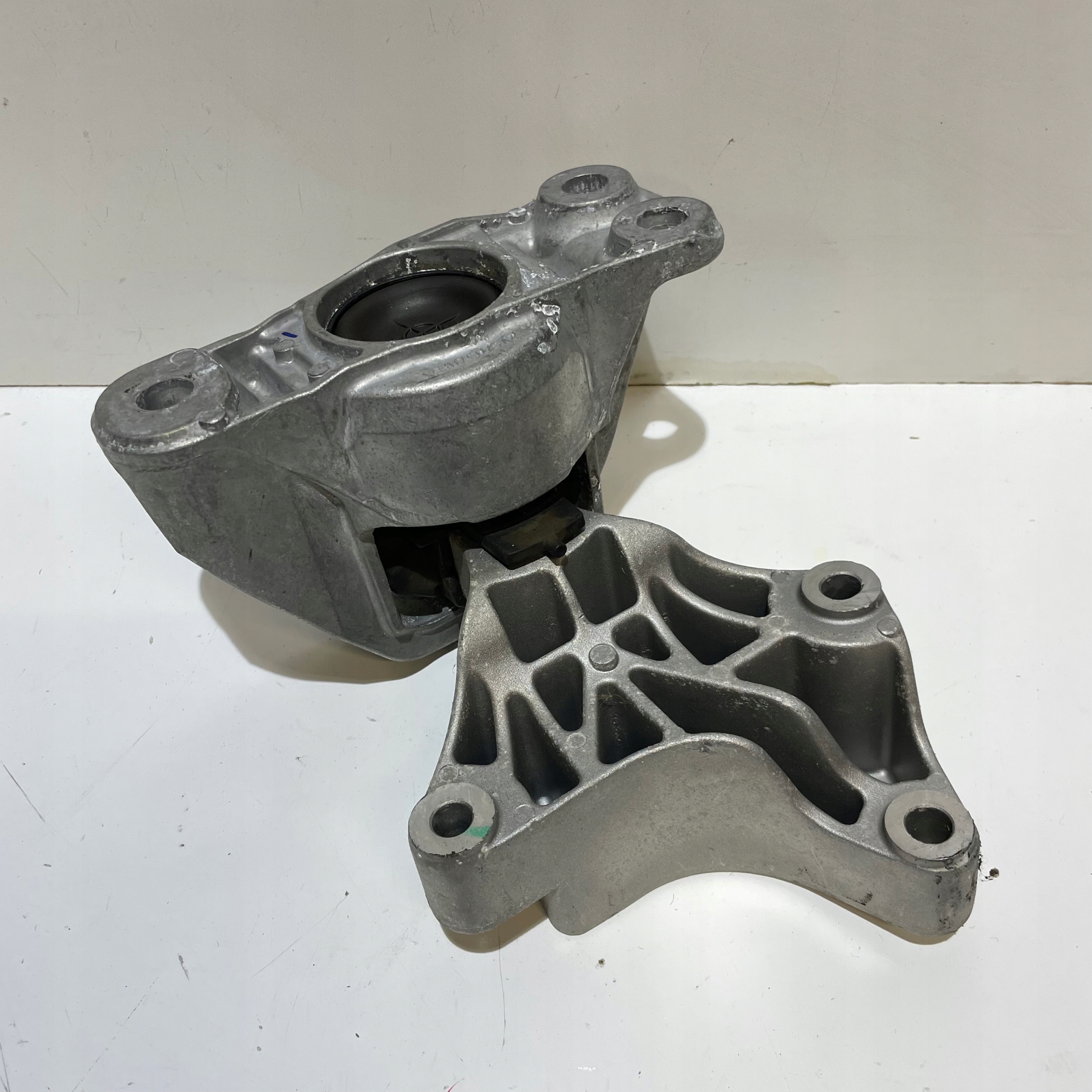 NISSAN MICRA K14 V 1.0 IG-T ENGINE MOUNT 4D