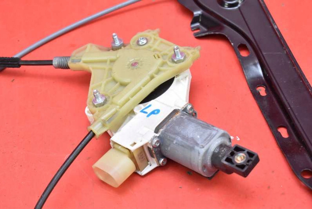 window regulator left front EU 7191117 BMW E93 04-10