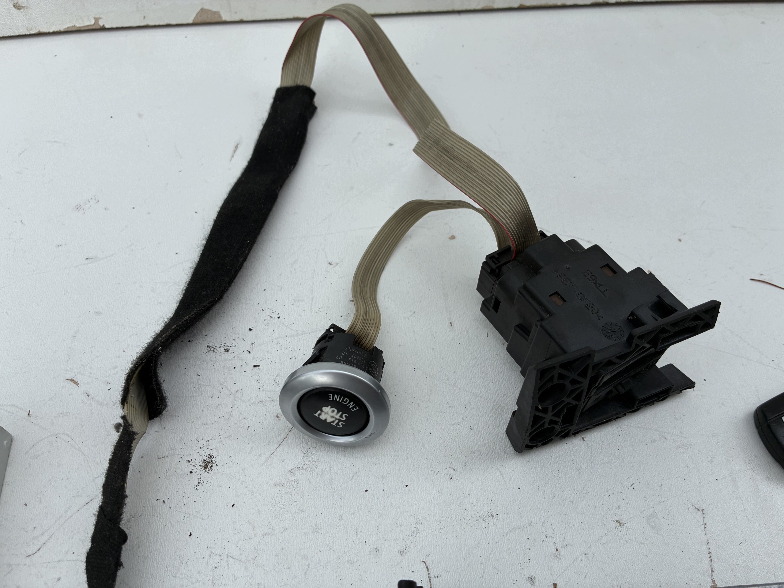 running board startowy control unit key ignition cas BMW E87 E83 E90 E60 2.0D
