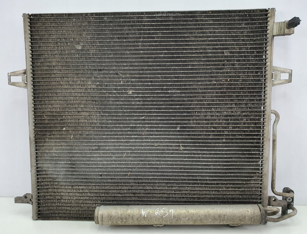 Радіатор кондиціонера MERCEDES R W251 A2515000054