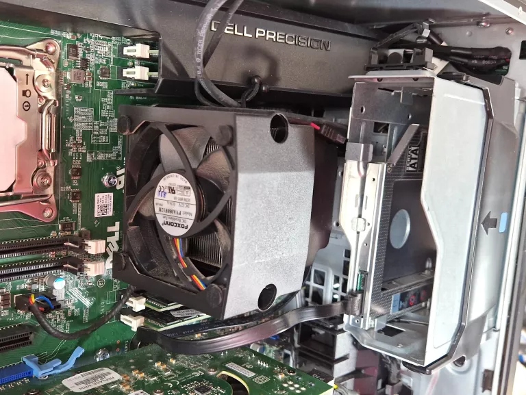 WYDAJNA STACJA ROBOCZA Dell Precision T7810 XEON 32GB 512SSD RADEON W10Pro Stan opakowania zastępcze