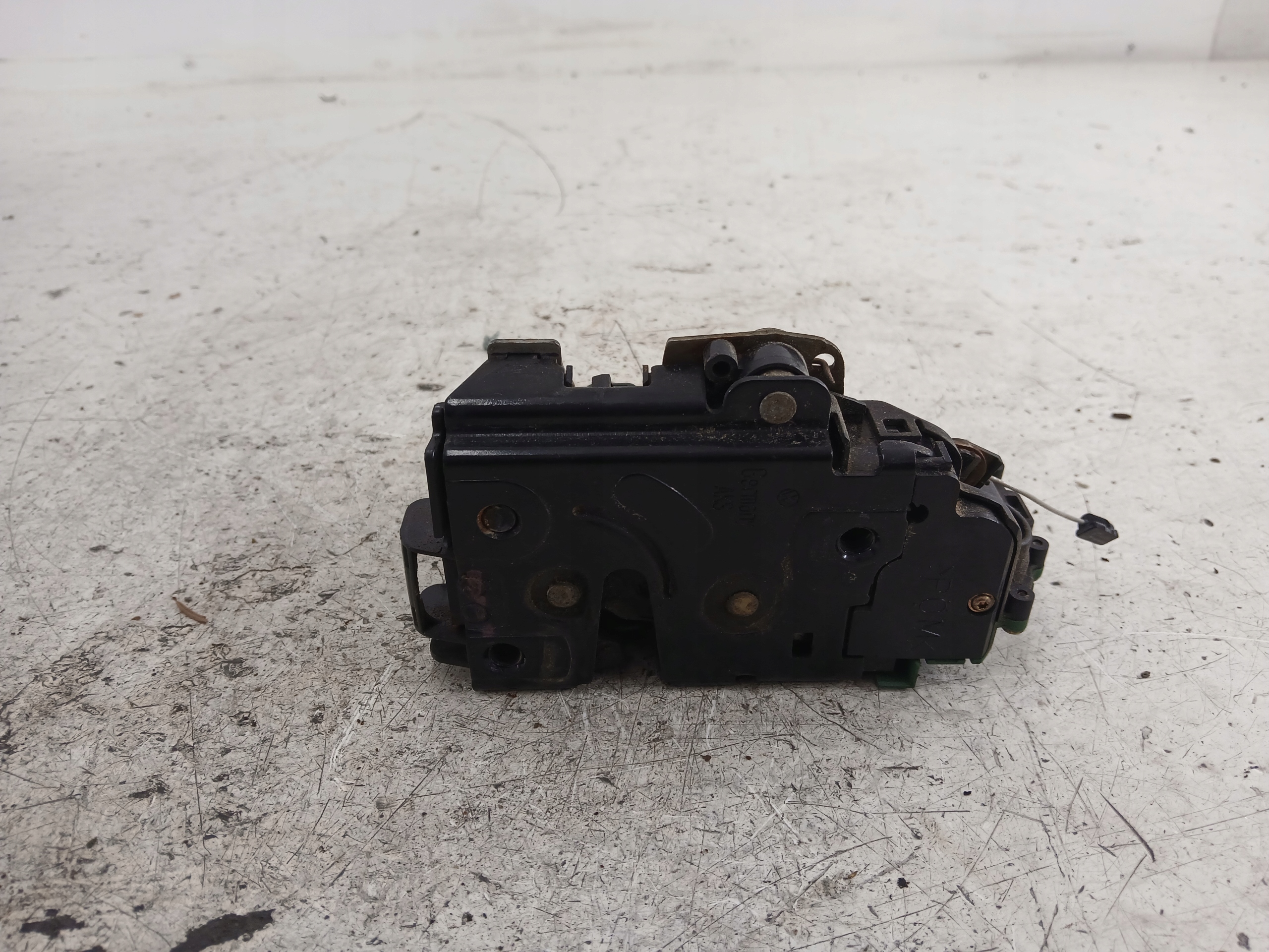 VW PASSAT B5 SKODA OCTAVIA and lock door left front 3B1837015Q