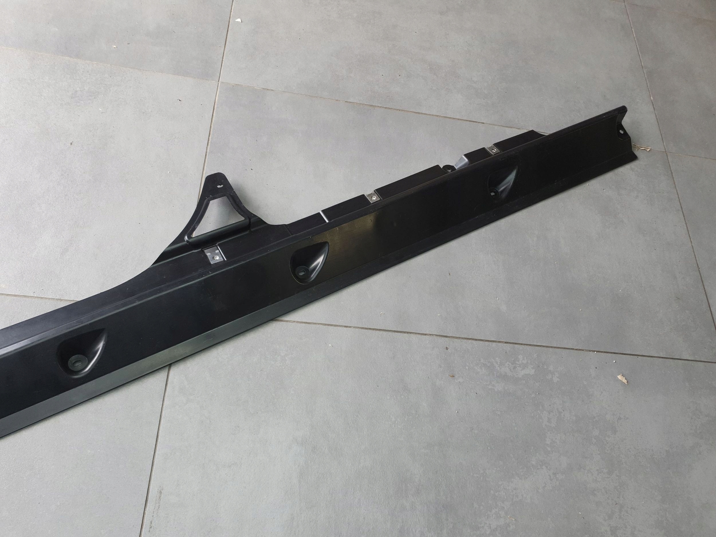 Audi Q8 cover chassis side right 4M8825212