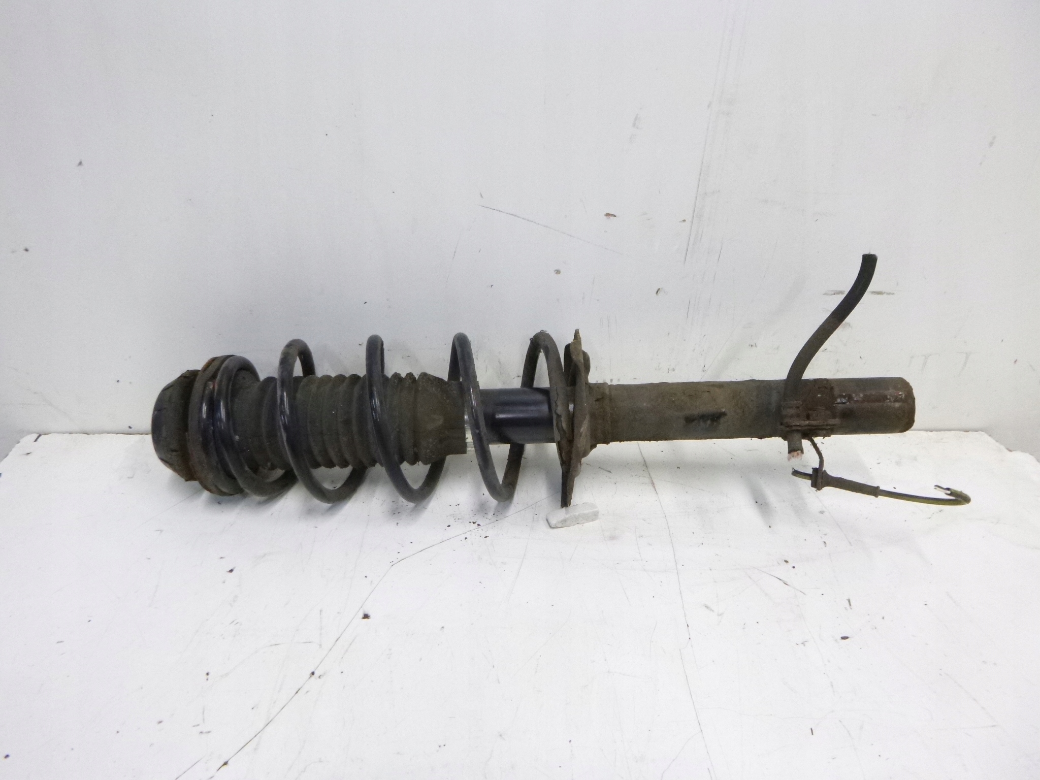 shock absorber front right Peugeot 107 1.0 2006r.