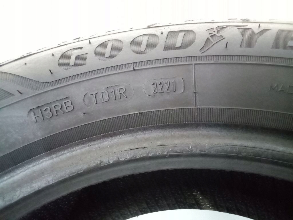 tyre Goodyear Ultragrip 195/60/15 88T 2021 6.9mm