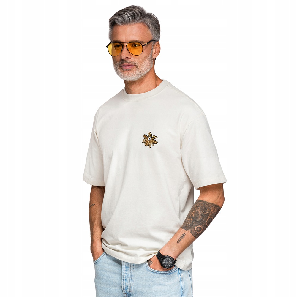 Módní tričko loose fit včela na hrudi zlomená bílá OM-TSCT-0275 vel. L