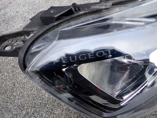 PEUGEOT RIFTER IV 18- reflektor right light right