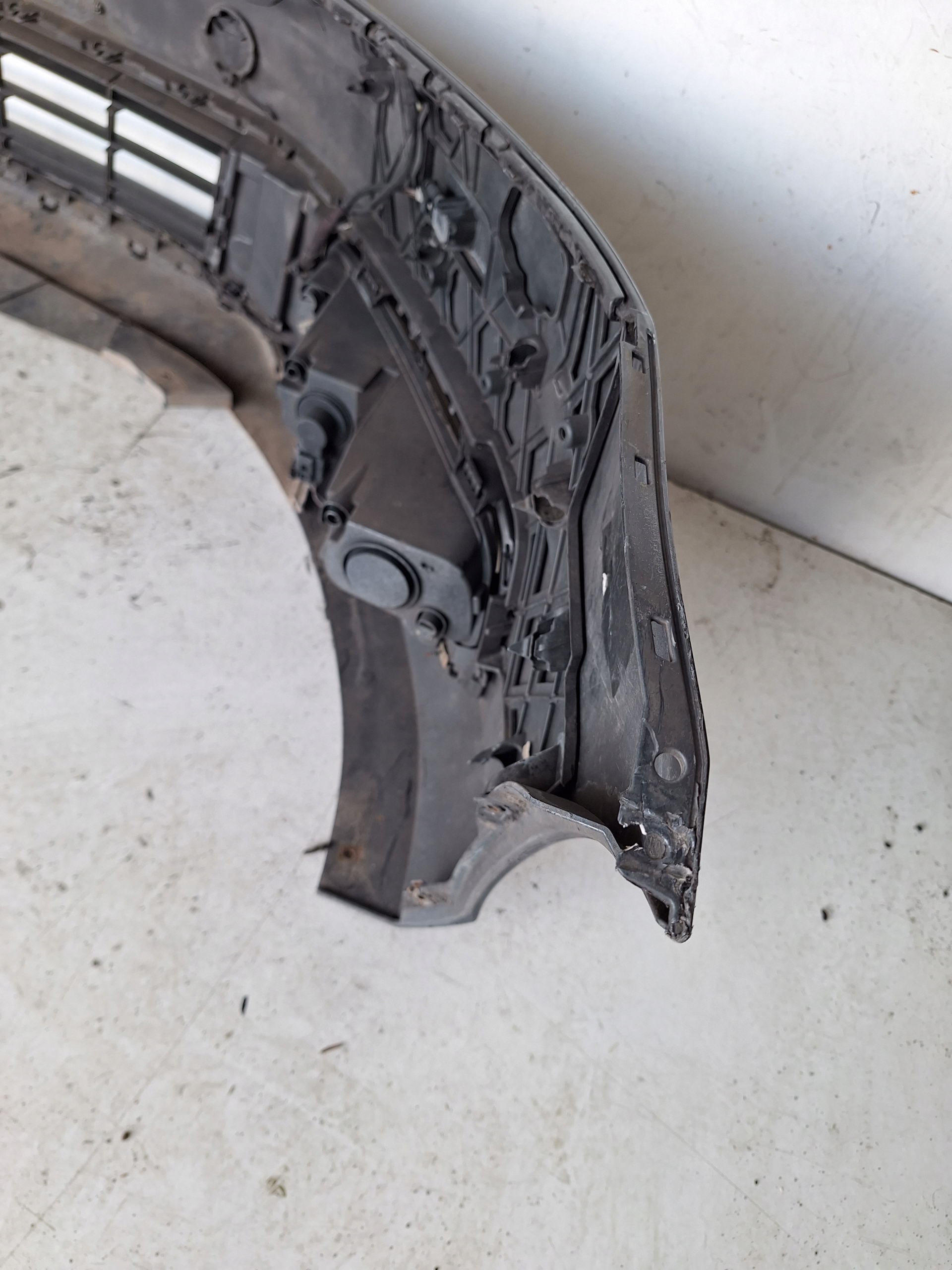 VOLKSWAGEN PASSAT B7 10-14 bumper + PDC