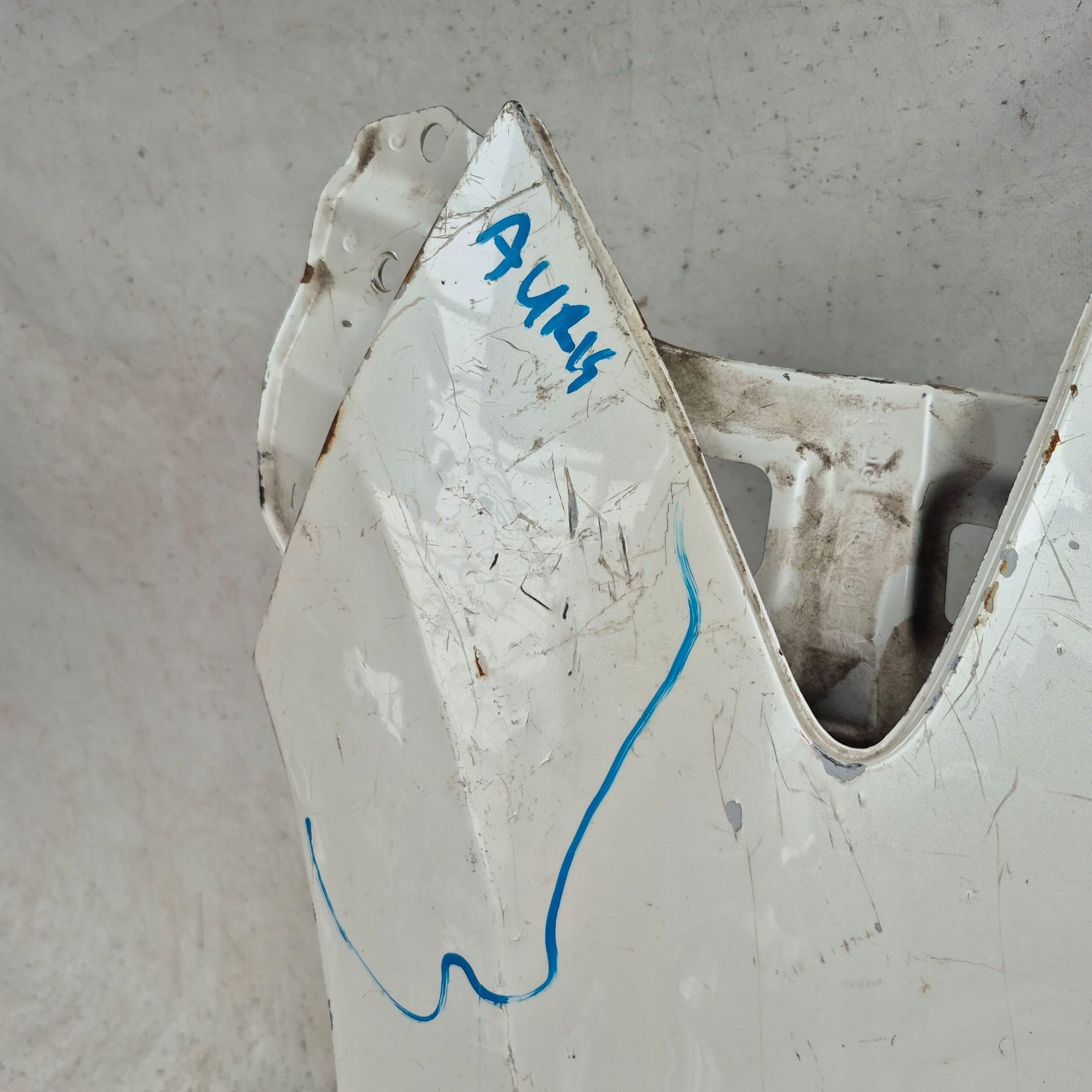 TOYOTA AURIS and 1 LIFT 09-13 fender front front left