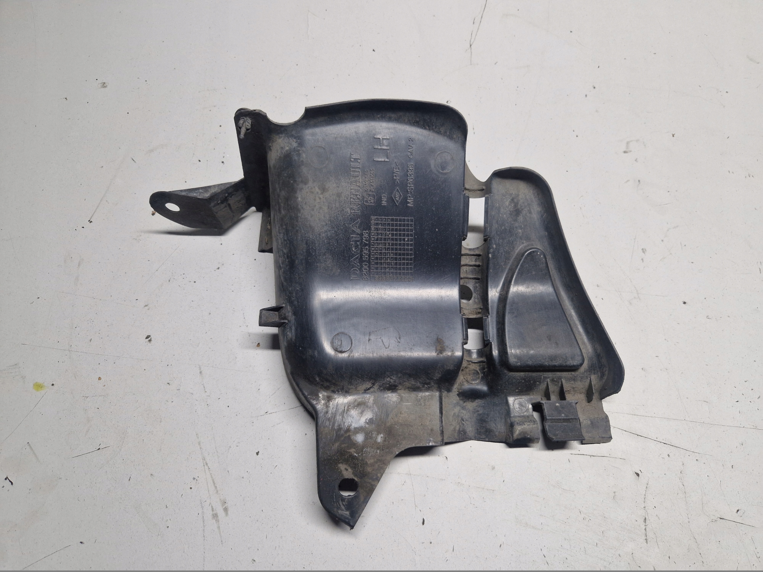 DACIA SANDERO and motor cover lower plastic 8200959798