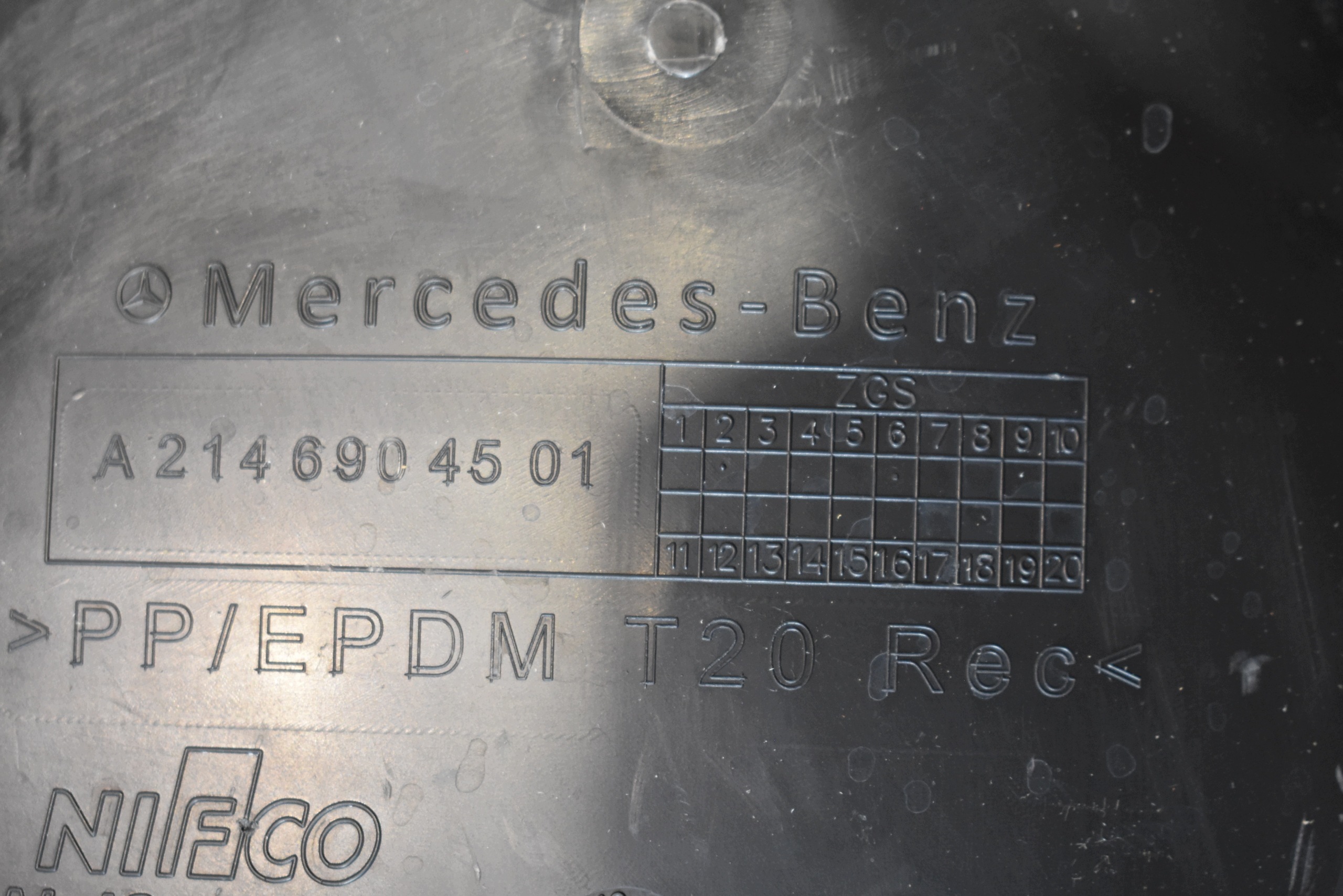 IDELANE mudguard front front left KPL. MERCEDES W214 1
