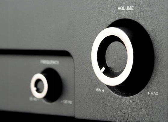 WZMACNIACZ DO SUBWOOFERA MONITOR AUDIO IWA-250 Funkcje brak