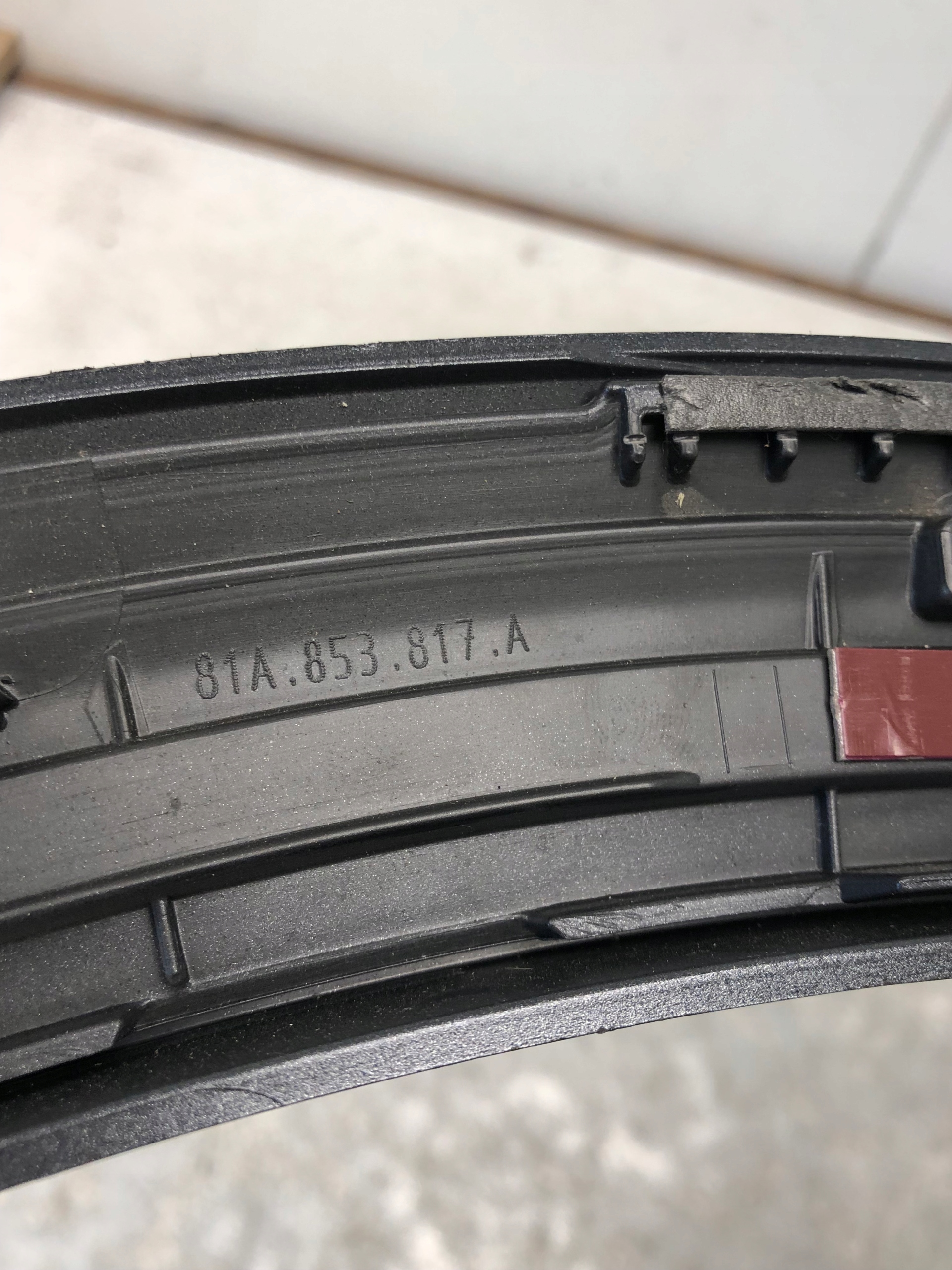 modanatura parafango sinistra posteriore AUDI Q2 81A853817A