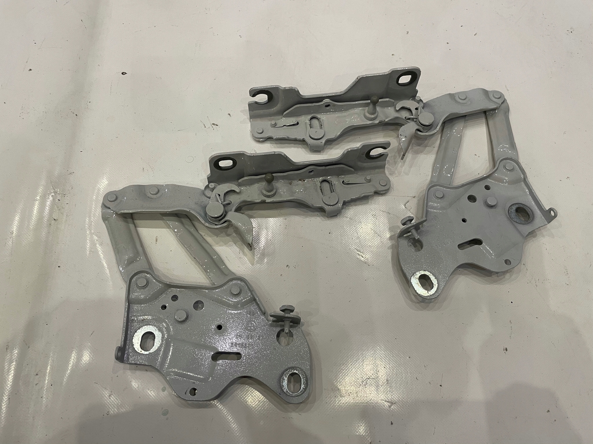 BMW X5 G05 петля капота левая 7418201