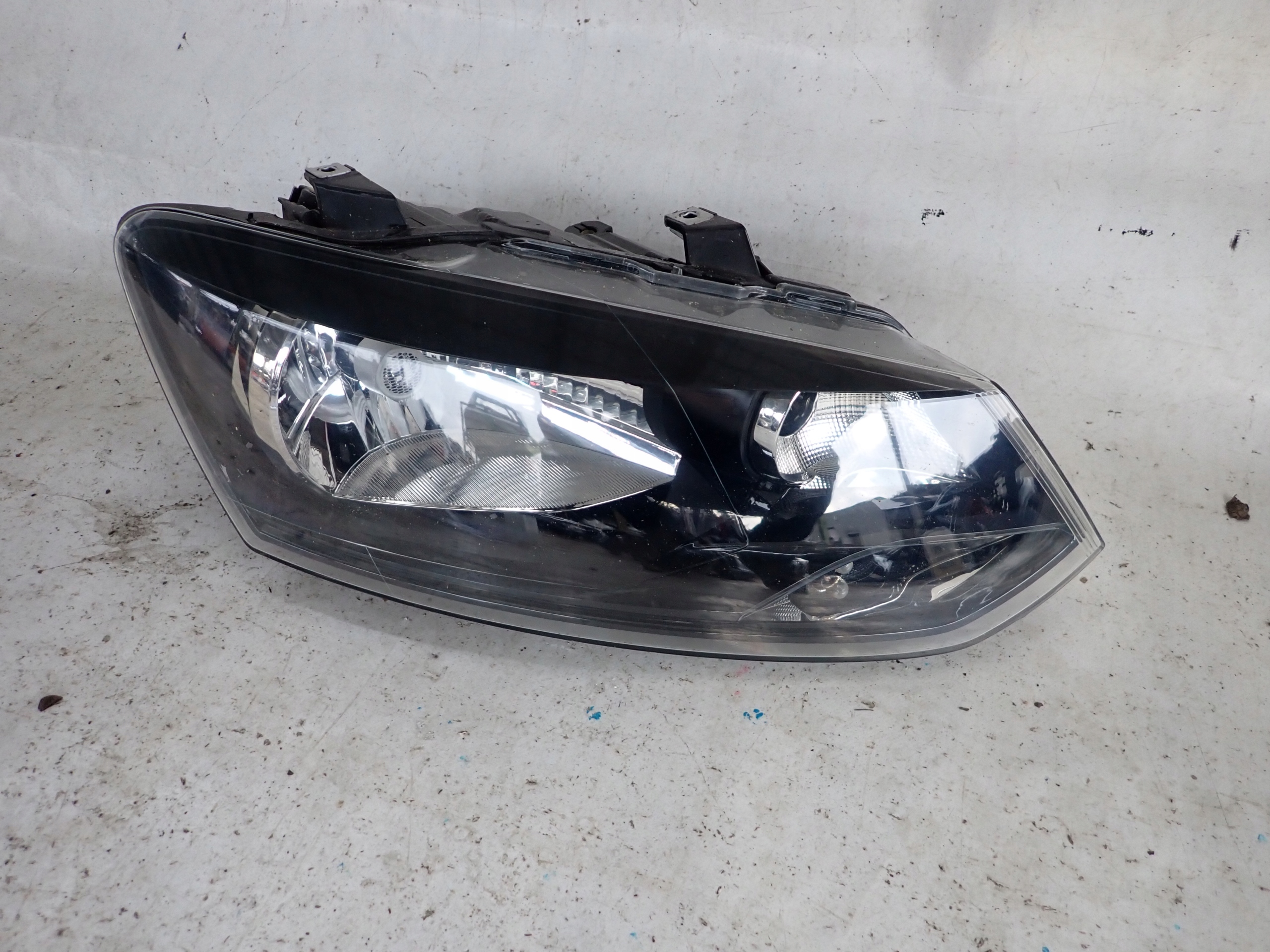 VW POLO V 6R 09- light right front front