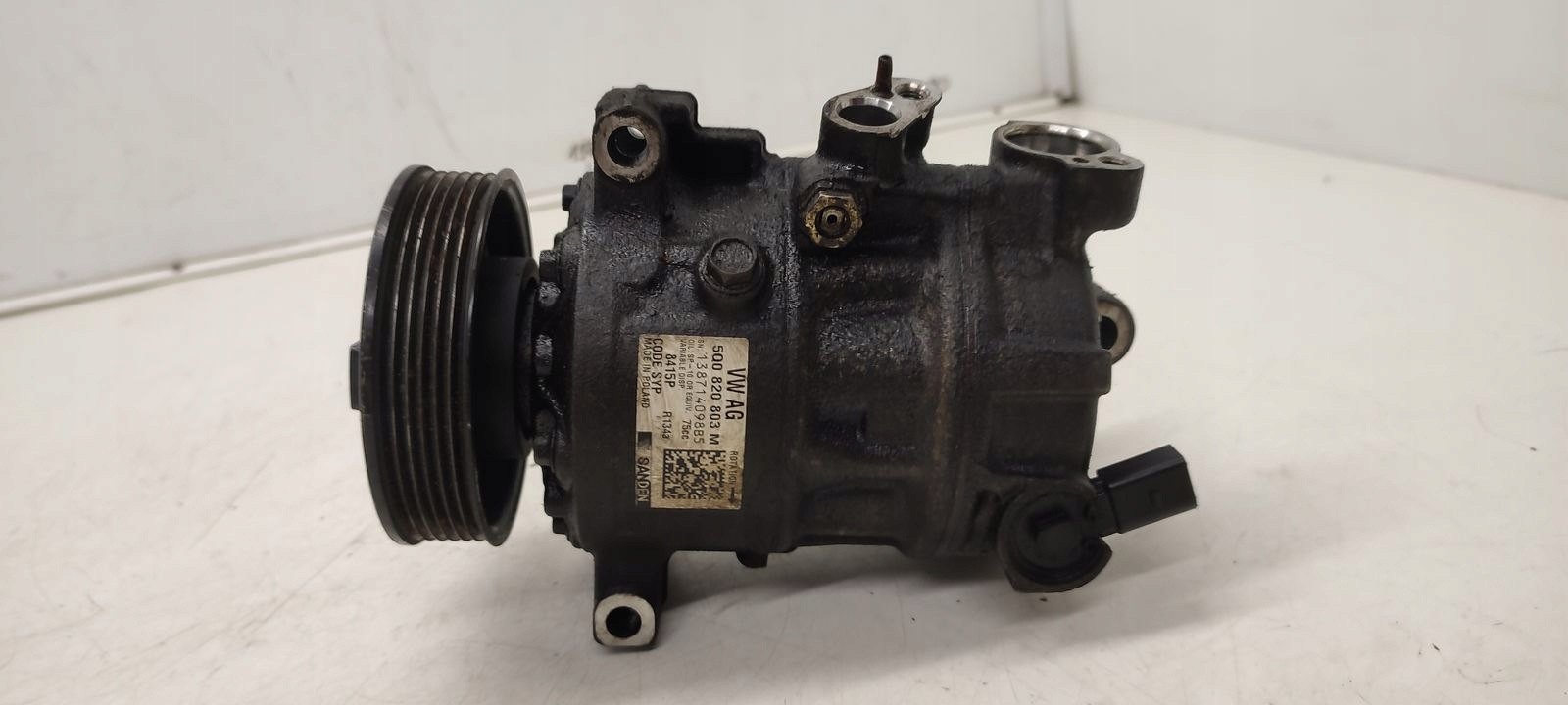 compressor of the air conditioning compressor; VW Crafter II 2,0 TDI