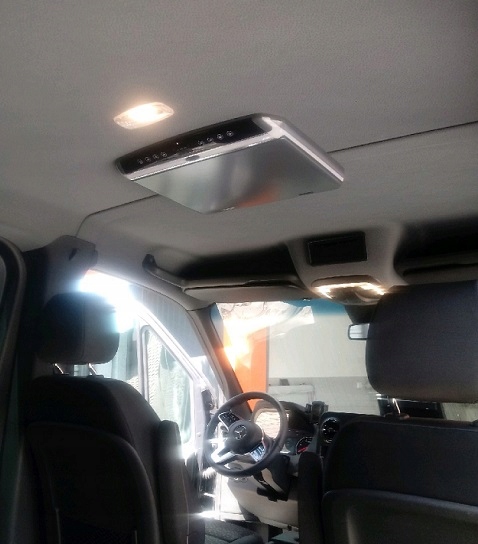 MONITOR PODSUFITOWY 17,5 HDMI USB AV PODWIESZANY Kod producenta 0616