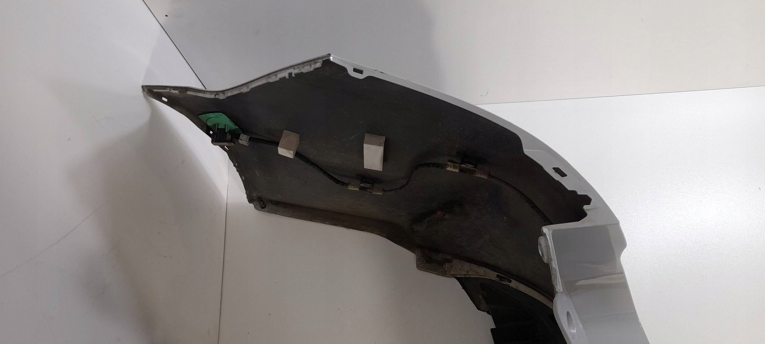 Toyota Corolla E21 Kombi 1,8 Hybrid bumper rear 6XPDC (ZD196)