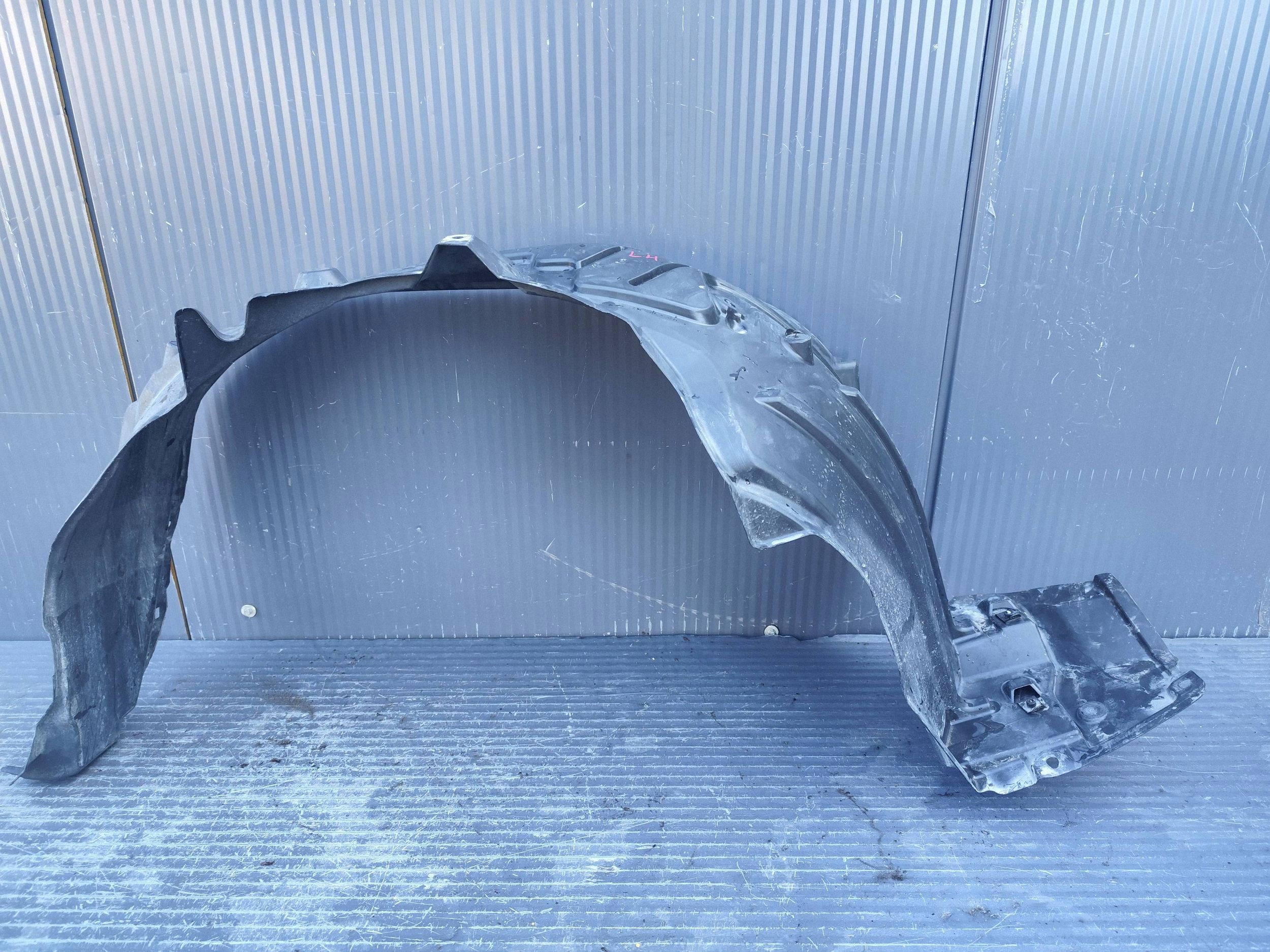 TOYOTA YARIS CROSS mudguard front left 538760D421