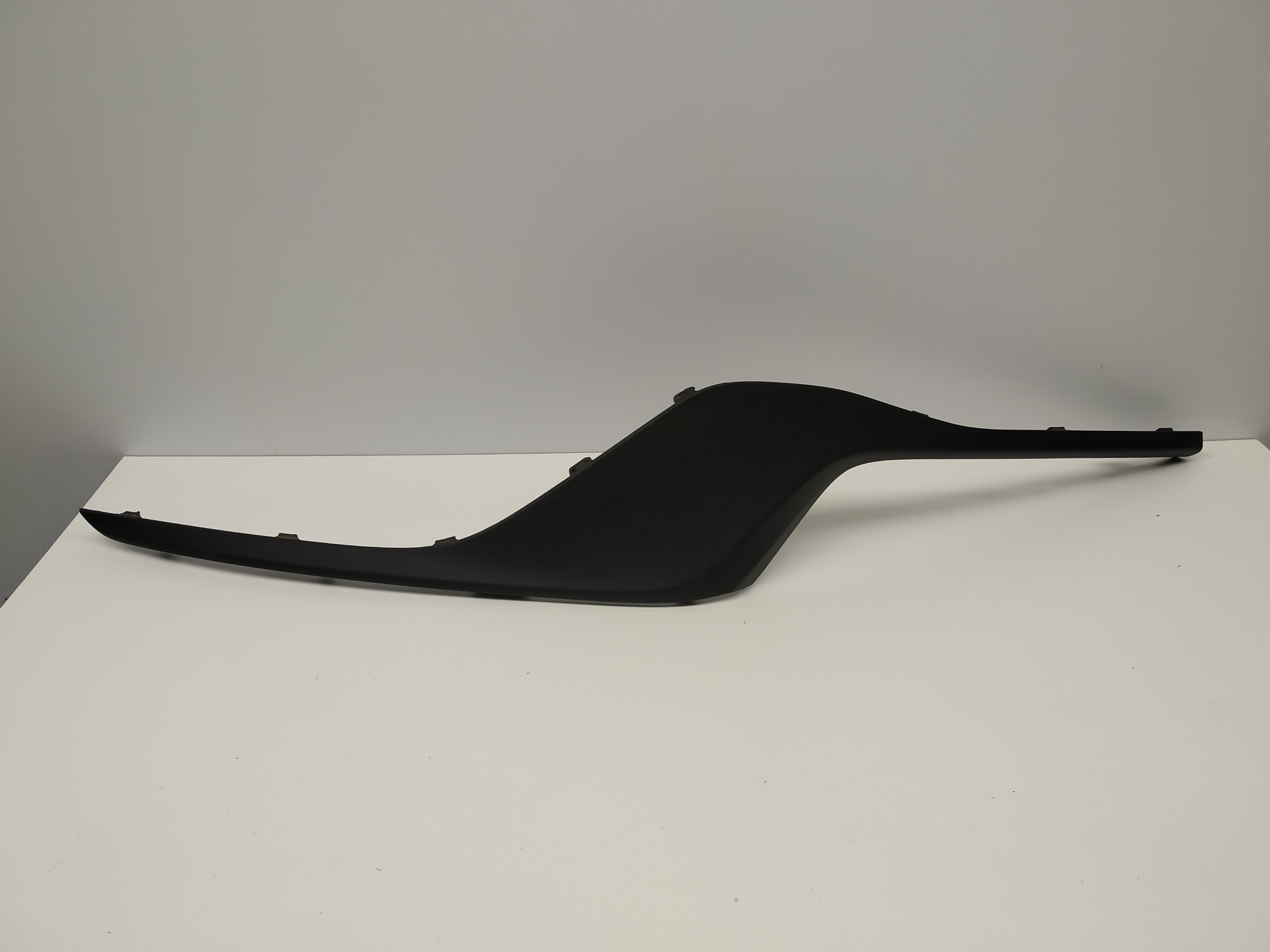 2012r + Volvo V40 II R design grid moulding right w bumper front 31347088