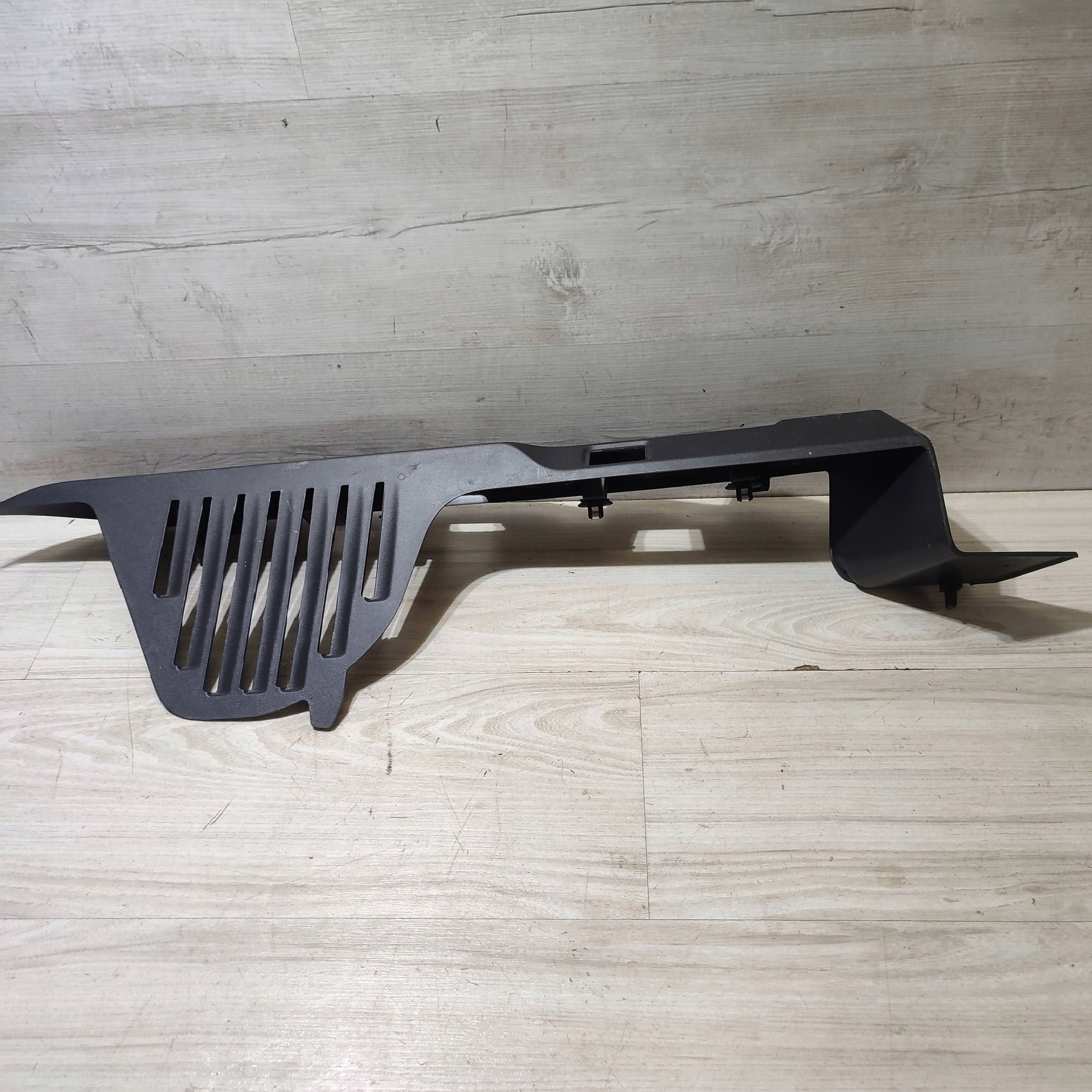 holder rolety boot rear part side left Jaguar F-Pace HK8331013AC