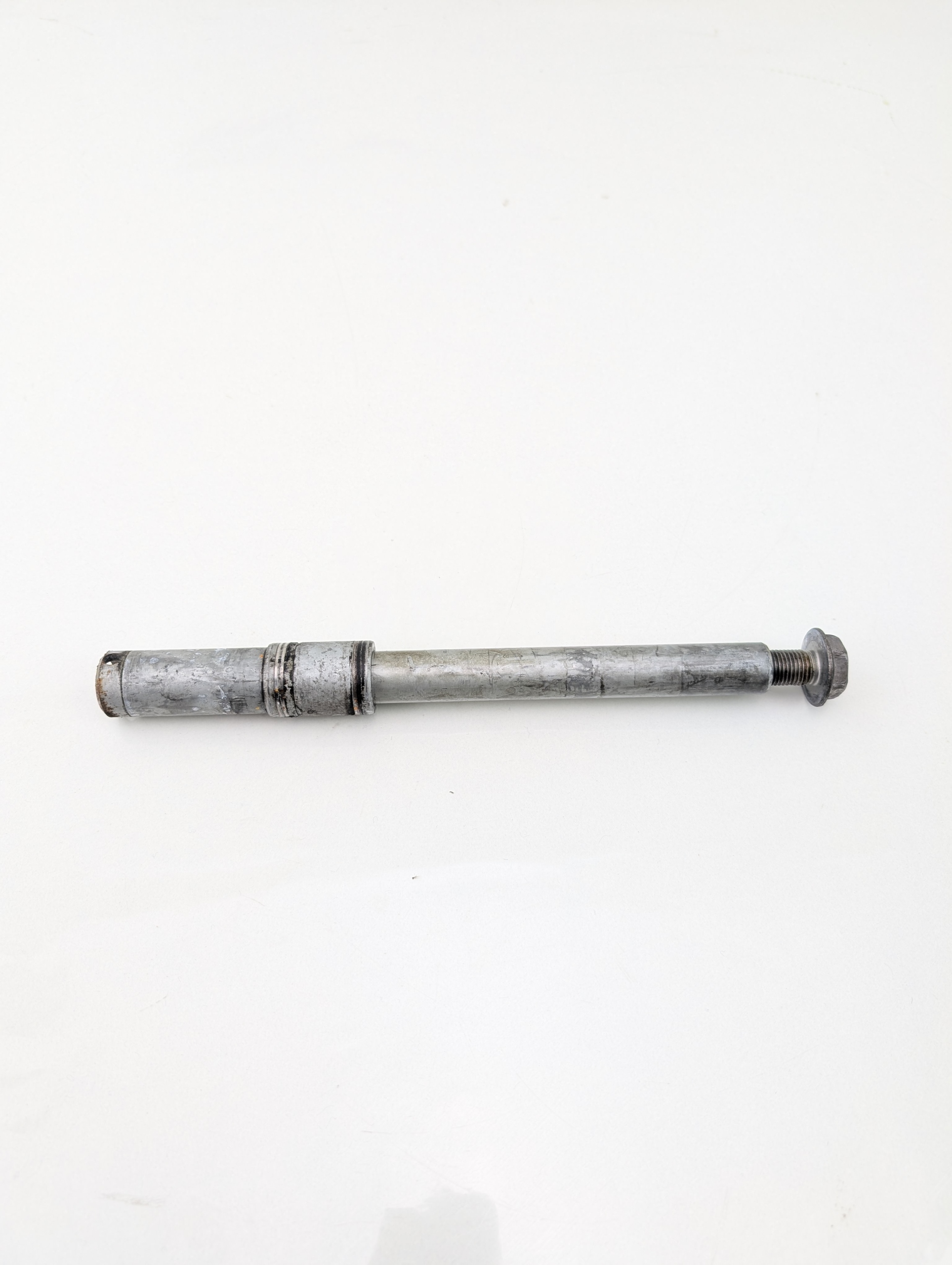 HONDA CBR 1100 XX OŚKA PRZÓD