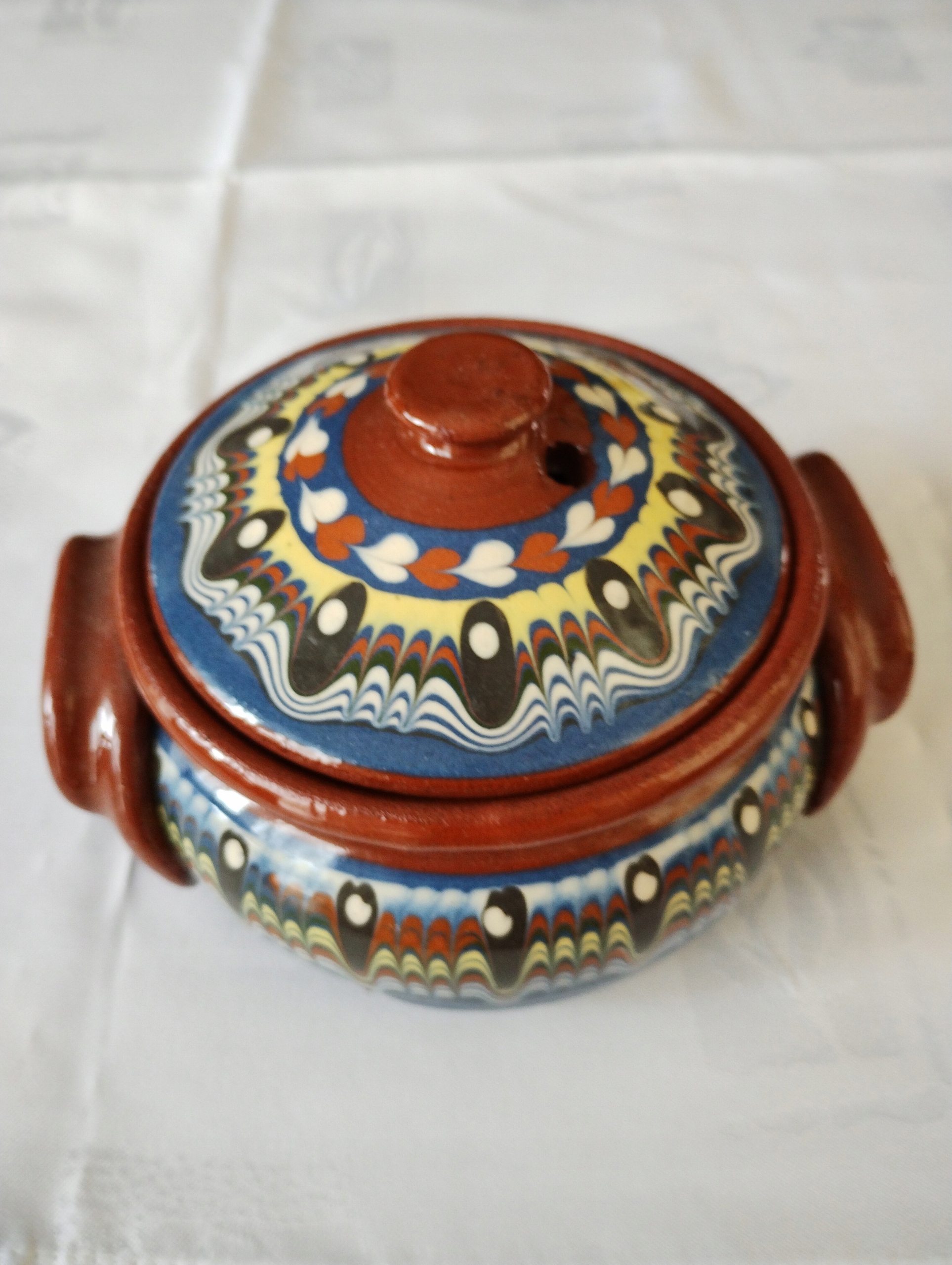 

Bułgarskie naczynia ceramiczne gjuwecze