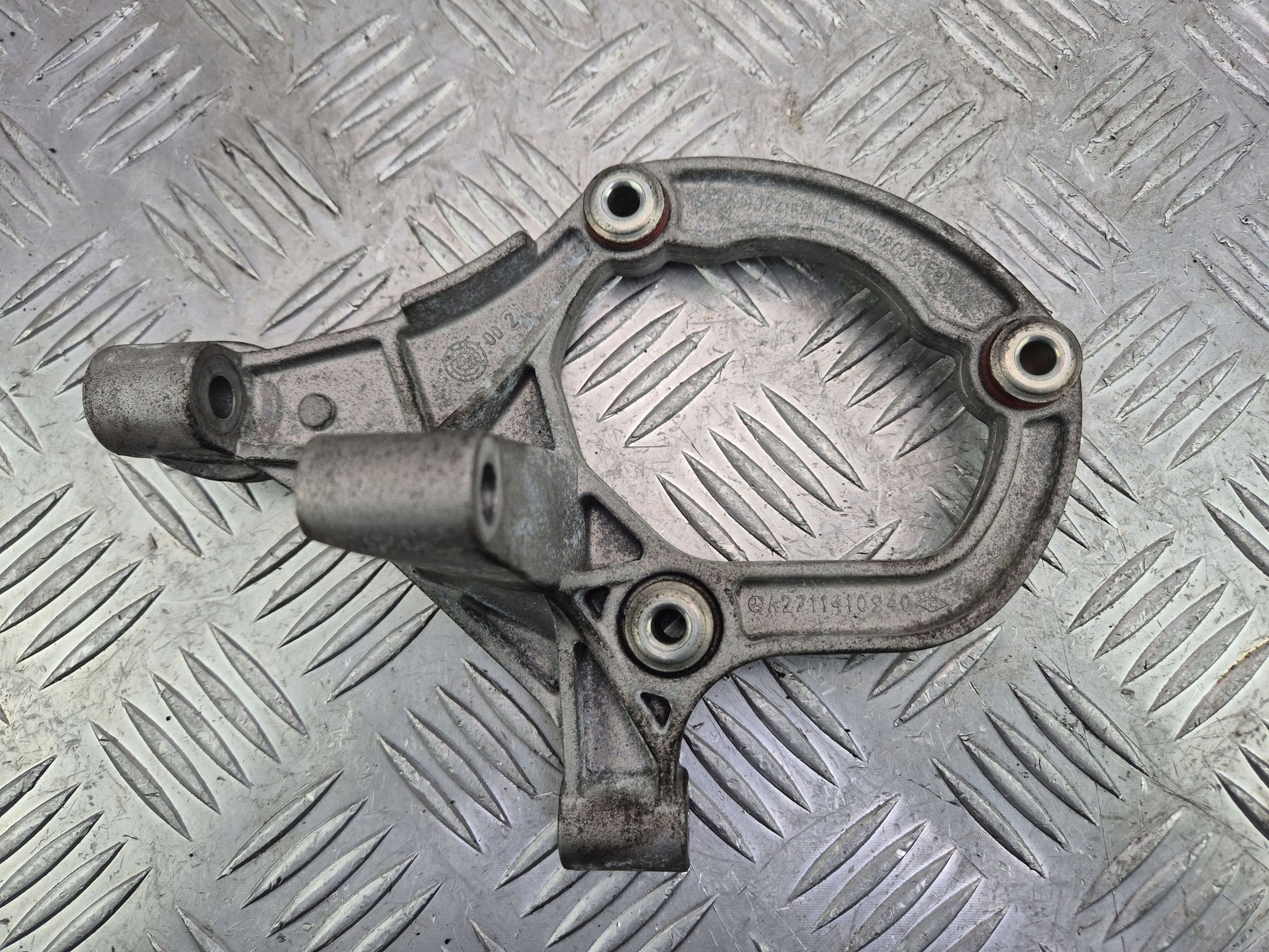 bracket holder POMPY MERCEDES E200 CGI C207 A2711410940