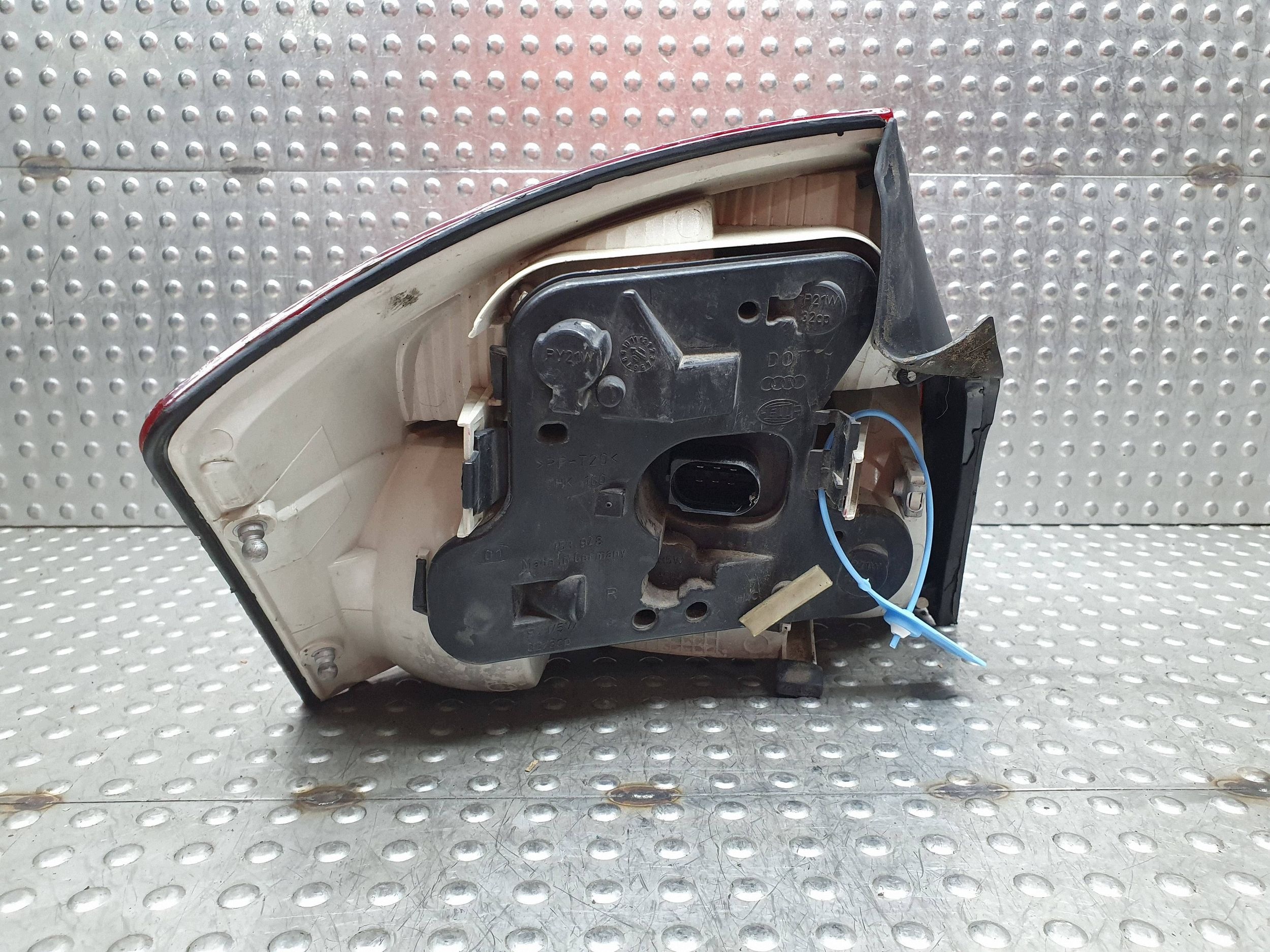 light right rear part 8E5945218 AUDI A4 B6 sedan 00-04