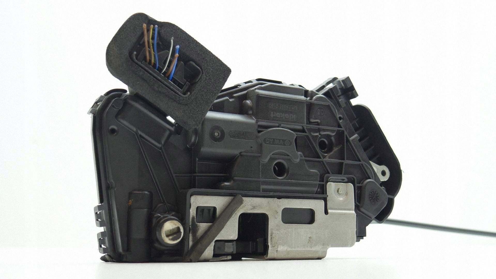 lock door left rear part CUPRA FORMENTOR 5TA839015P